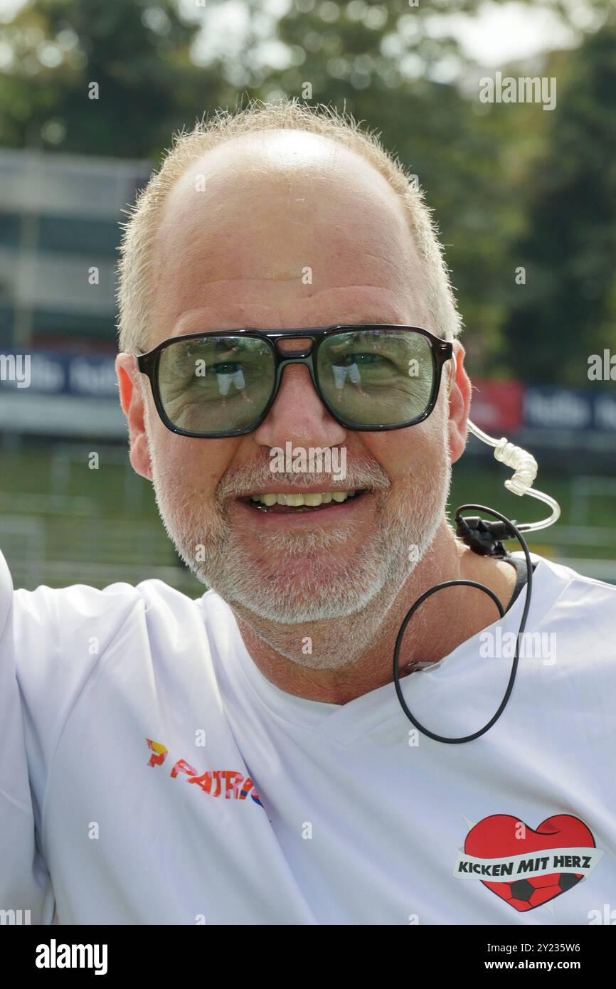 DATA RECORD NON DICHIARATA KICKEN MIT HERZ, 08.09.2024 Marek Erhardt, Kicken mit Herz das Benefiz Fussballspiel zu Gunsten der Kinderstation des UKE im Stadion des SC Victoria, Amburgo, 08.09.2024 *** KICKEN MIT HERZ, 08 09 2024 Marek Erhardt, Kicken mit Herz la partita di calcio di beneficenza in aiuto del reparto bambini UKE allo stadio SC Victoria, Amburgo, 08 09 2024 Copyright Foto Stock