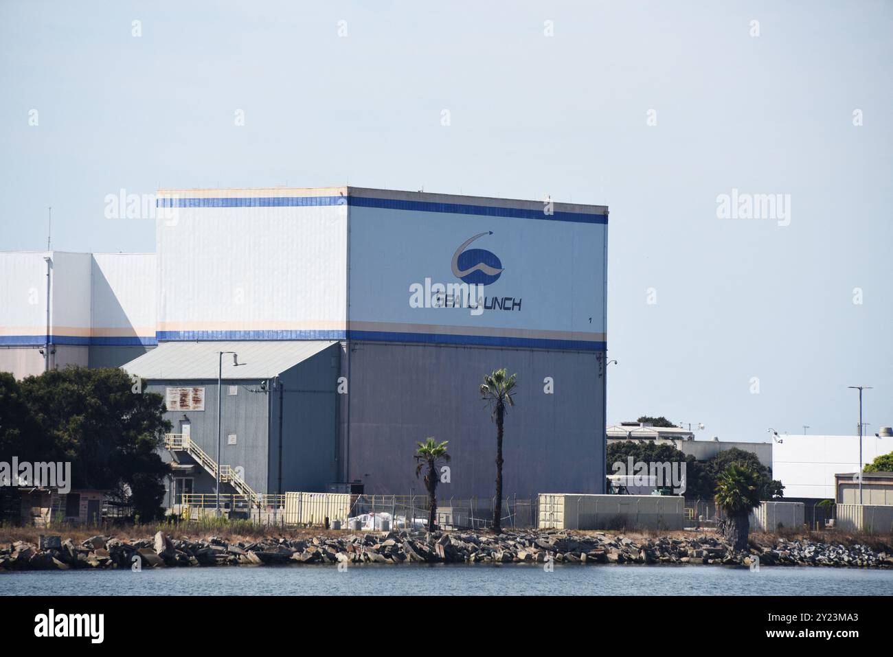 Il primo stadio utilizzato nel lancio dell'NROL-113 il 5 settembre è atterrato con successo sulla nave drone "of Course i Still Love You" di stanza nell'Oceano Pacifico. Dopo l'atterraggio, il booster è stato trasportato al porto di Long Beach per il recupero e la ristrutturazione. S 7 settembre 2024 Long Beach, CA, USA. Foto di Paul Harris/ABACAPRESS. COM credito: Abaca Press/Alamy Live News Foto Stock