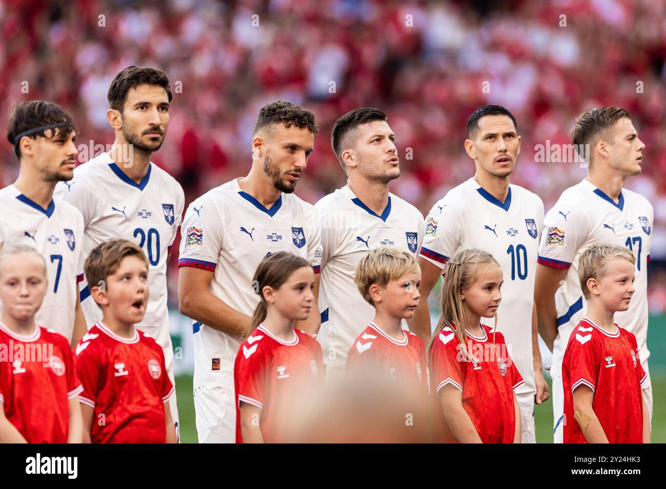 Copenaghen, Danimarca. 8 settembre 2024. I giocatori serbi si schierano per la partita di UEFA Nations League tra Danimarca e Serbia al Parken di Copenaghen. Credito: Gonzales Photo/Alamy Live News Foto Stock