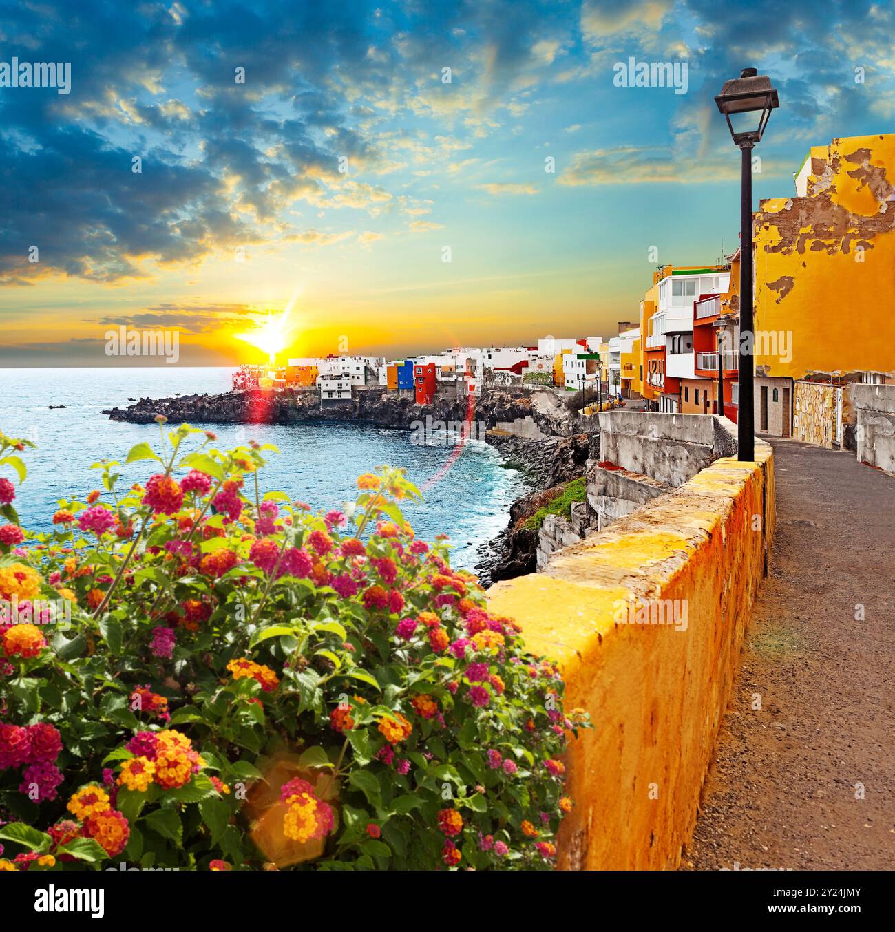 Scenario del tramonto Spagna mare e isola .Beach avventure e concetto di viaggio.Puerto de la cruz Foto Stock
