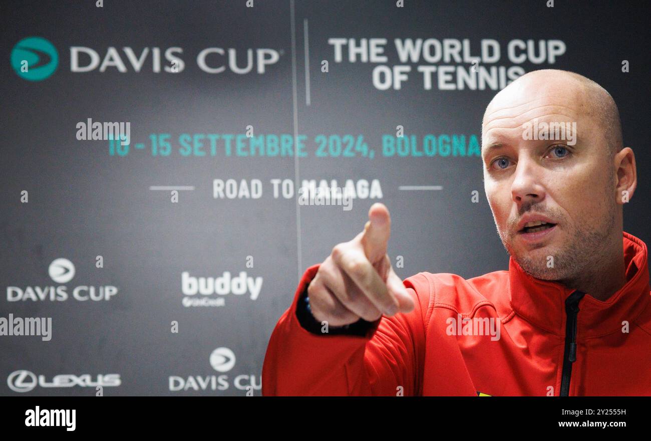 Bologna, Italia. 9 settembre 2024. Il capitano belga Steve Darcis nella foto durante una conferenza stampa riguardante la squadra belga nella fase a gironi delle finali di Coppa Davis, lunedì 9 settembre 2024, a Bologna, Spagna. BELGA PHOTO BENOIT DOPPAGNE credito: Belga News Agency/Alamy Live News Foto Stock