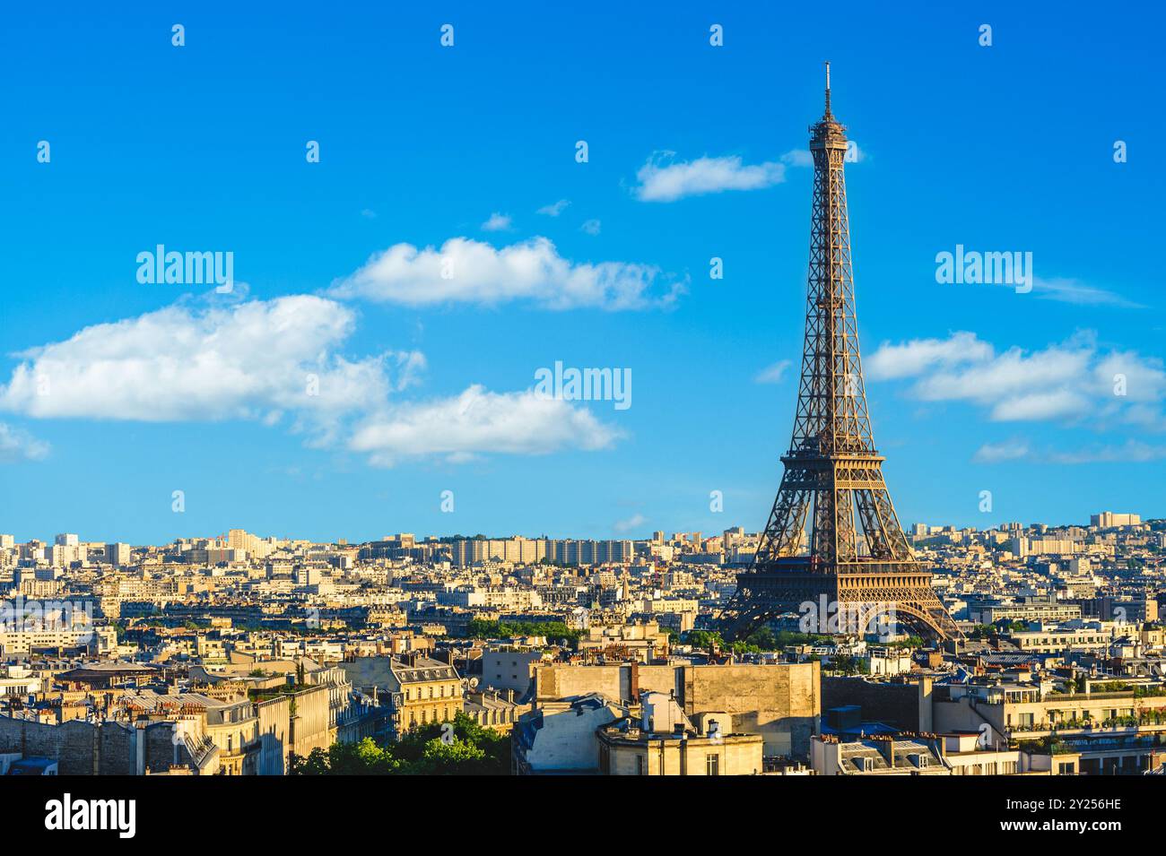 Torre Eiffel, una torre reticolare in ferro battuto sul campo di Marte a Parigi, Francia Foto Stock