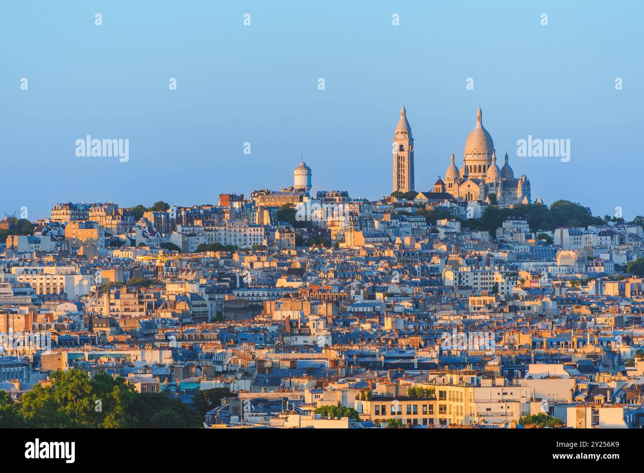 Il cuore sacro di Montmartre si trova sulla cima della collina di Montmartre a Parigi, Francia Foto Stock