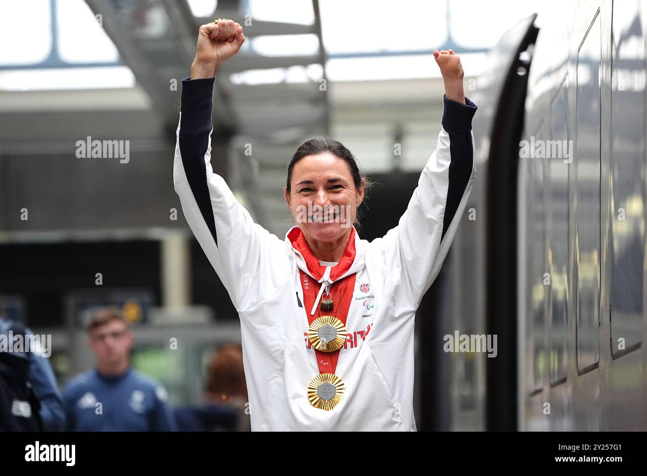 Sarah Storey della Gran Bretagna arriva in Eurostar alla stazione ferroviaria di Londra St. Pancras International dopo aver partecipato ai Giochi Paralimpici estivi di Parigi del 2024. Data foto: Lunedì 9 settembre 2024. Foto Stock