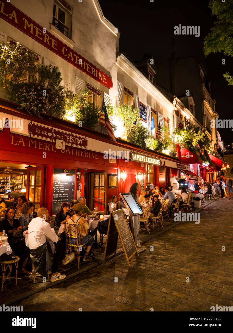 La Mère Catherine, fondata nel 1793, uno dei più antichi ristoranti di Parigi, Bistro, Place du Tertre, Montmartre, Parigi, Francia, Europa, UE. Foto Stock