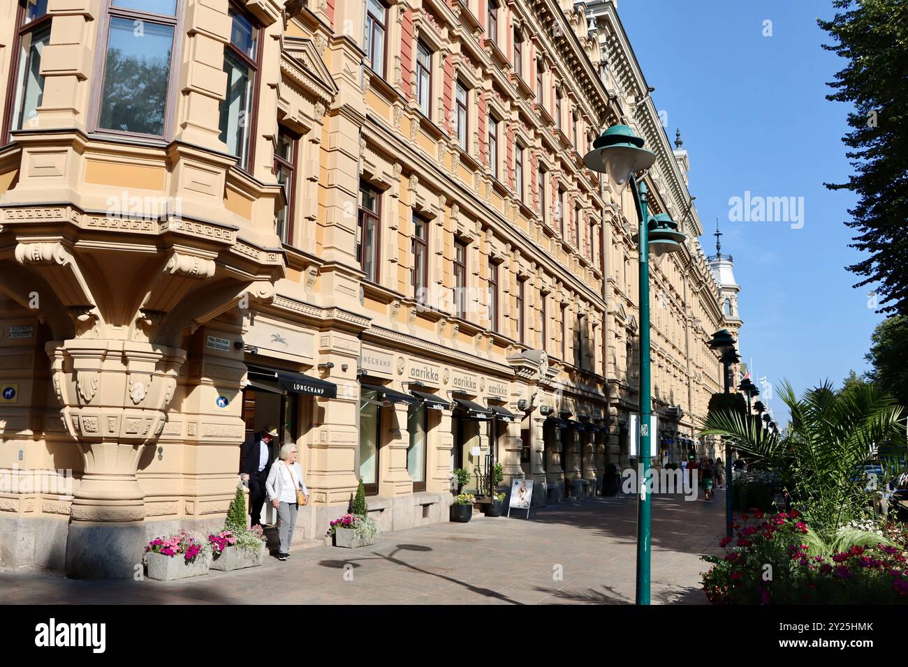 Via Pohjoisesplanadi tra le vie Kluuvikatu e Fabianinkatu nel centro di Helsinki, Finlandia, agosto 2024 Foto Stock