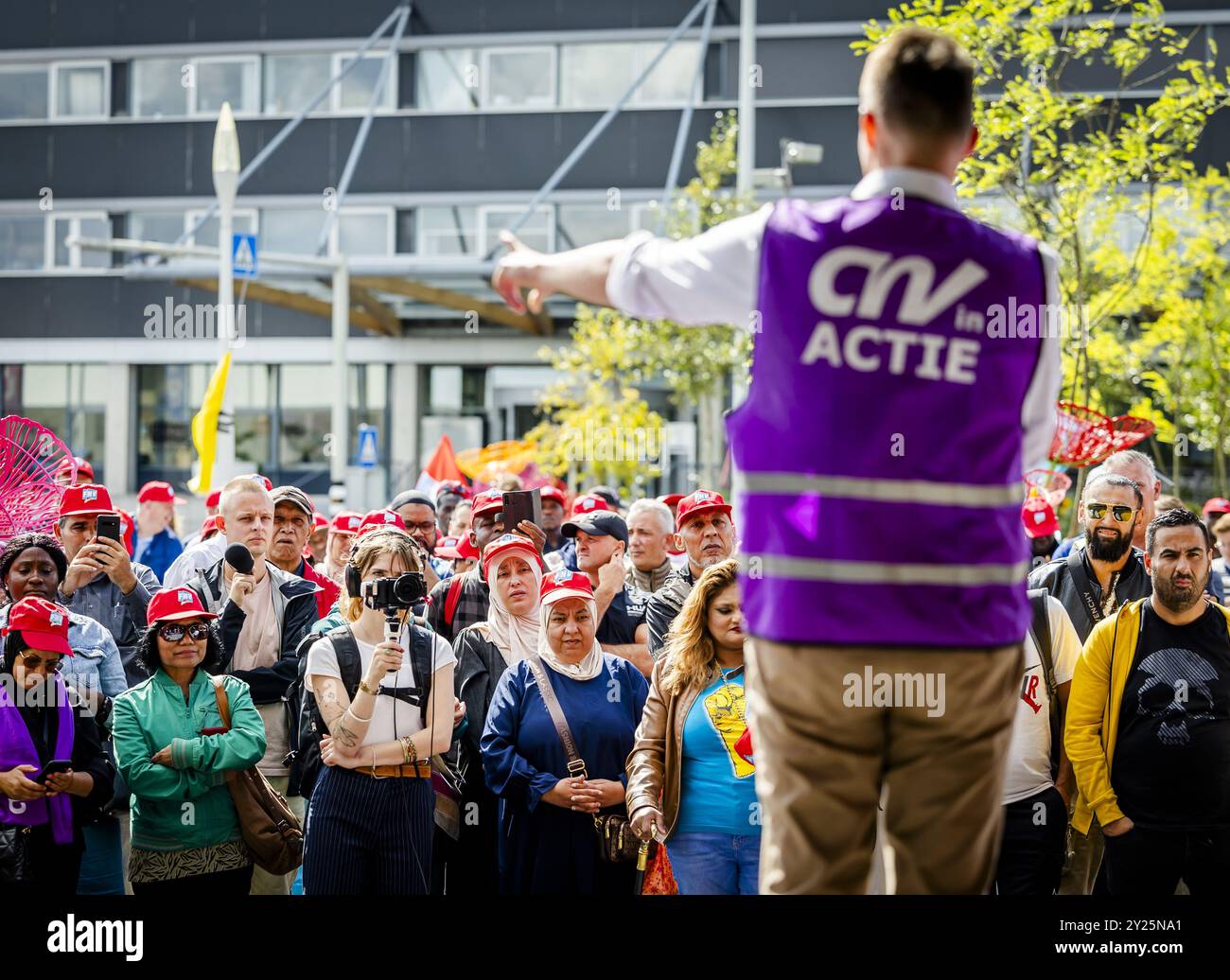 SCHIPHOL - i pulitori stanno dando il via alla settimana nazionale d'azione con uno sciopero e una manifestazione a Schiphol Plaza. Essi chiedono un regolamento strutturale sul lavoro pesante, che consentirebbe alle persone con un lavoro pesante di andare in pensione prima. ANP REMKO DE WAAL paesi bassi - uscita belgio Foto Stock