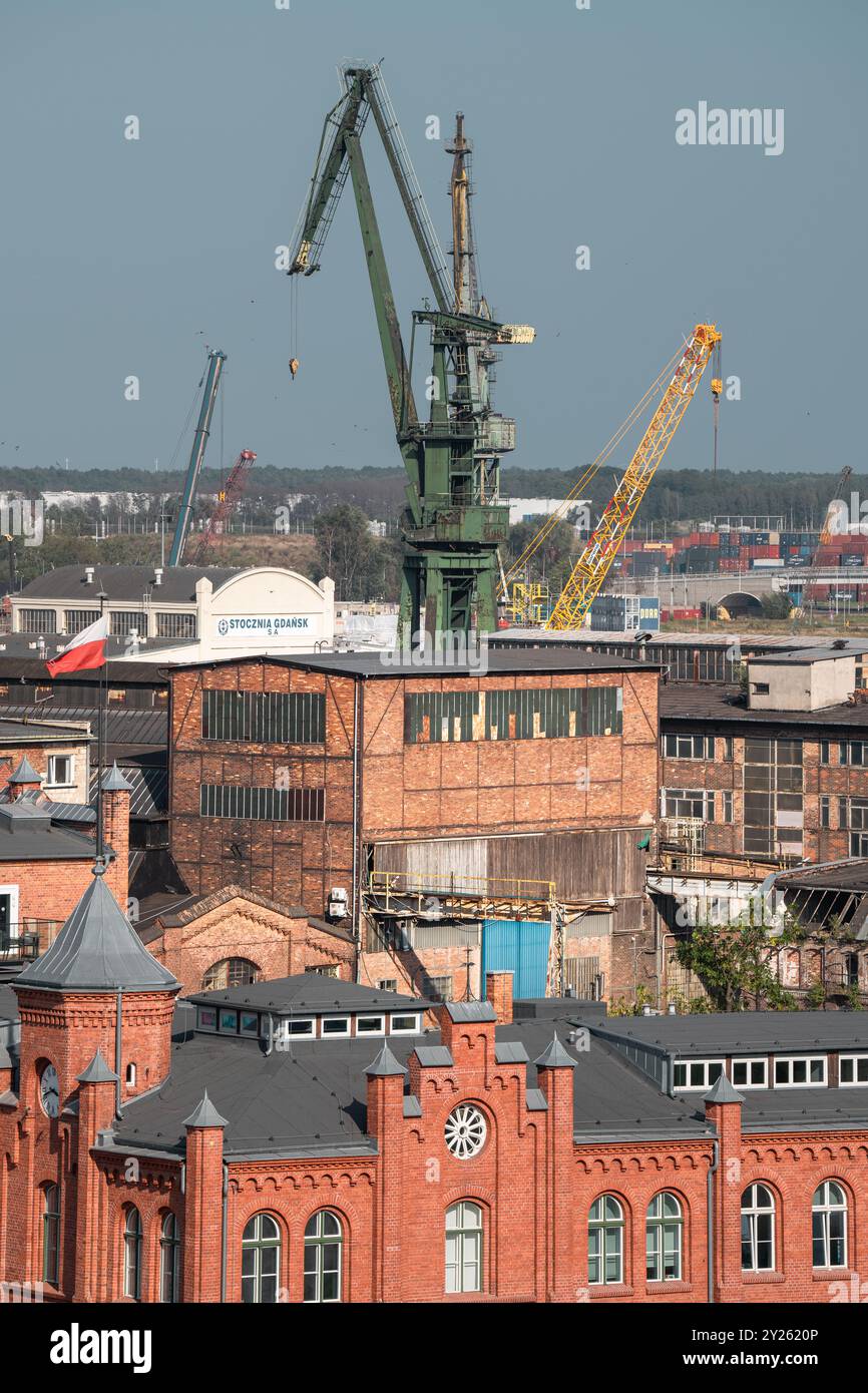Danzica, Voivodato della Pomerania, Polonia, 7 settembre 2024. Vista delle gru del cantiere. Elementi urbani architettura Danzica Foto Stock