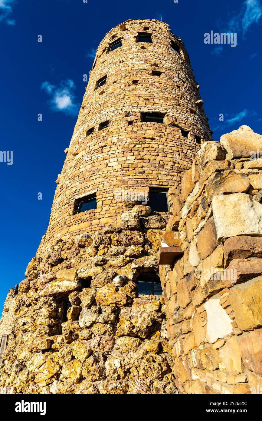 Torre di guardia in stile Puebloan ancestrale costruita nel 1932, architetto Mary Colter, Grand Canyon National Park, Arizona, USA Foto Stock