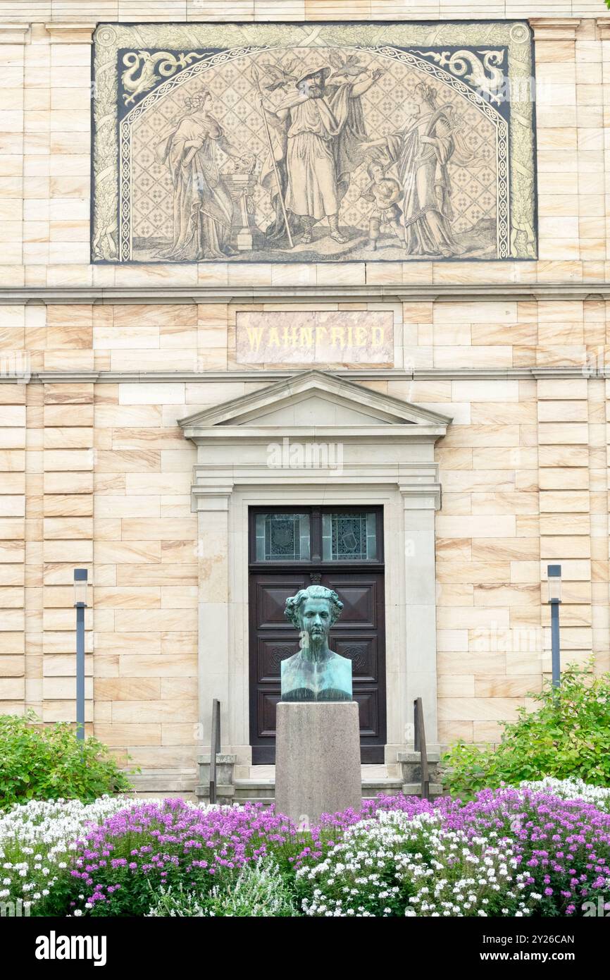 Bayreuth Ludovico II re di Baviera Ludovico II busto di fronte a Wagners Villa Wahnfried House Foto Stock