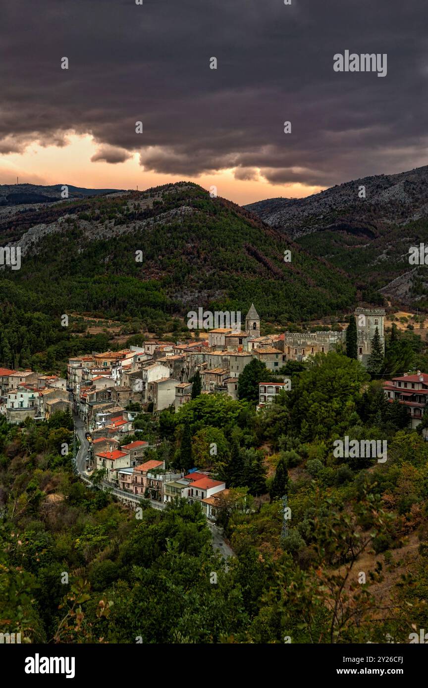 Bussi sul Tirino è una cittadina della provincia di Pescara, situata tra la valle del Tirino e la valle del Pescara. Provincia di Pescara, Abruzzo Foto Stock