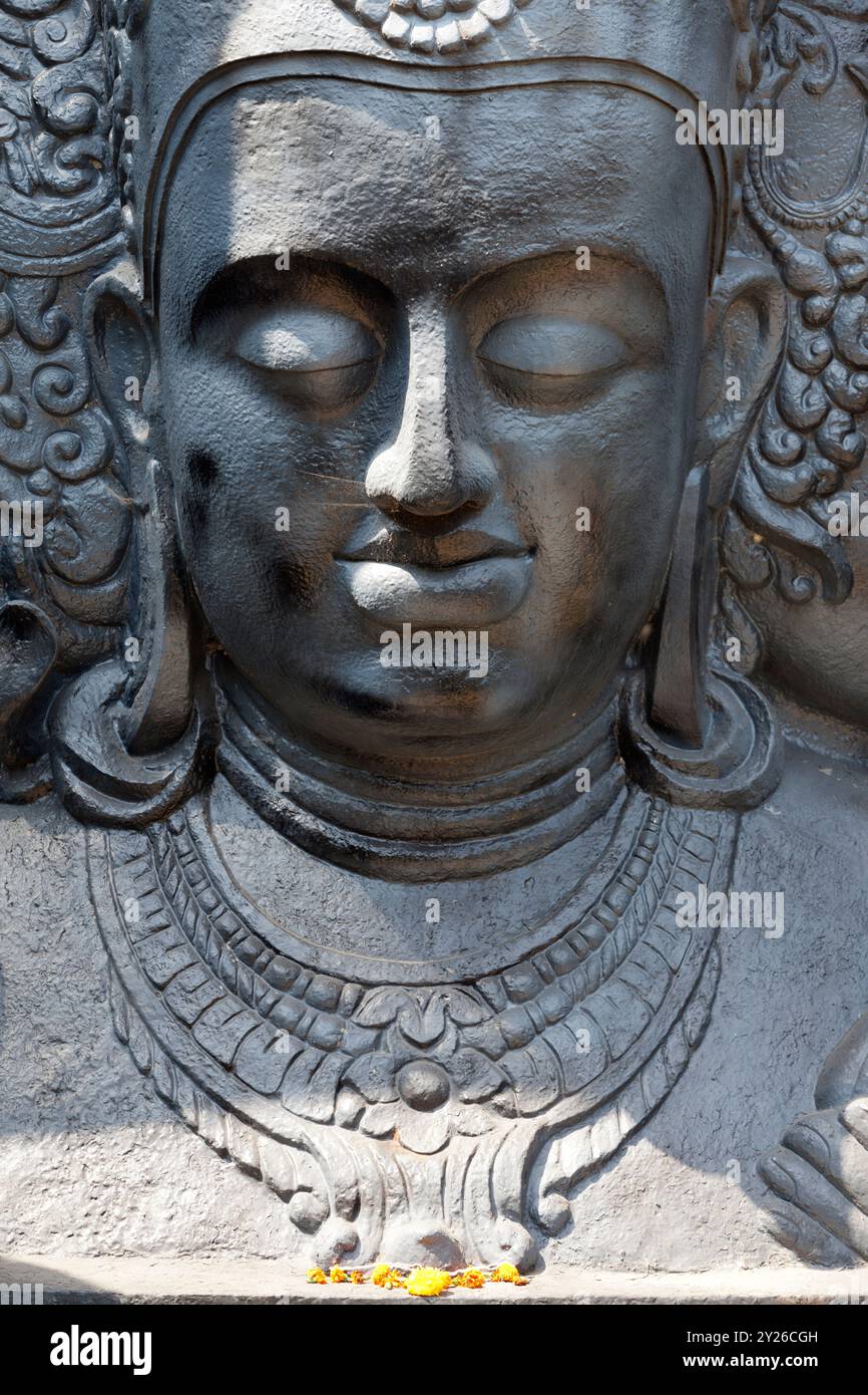India, Mumbai, Isola degli Elefanti, Statua di Lord Shiva nel bazar turistico. Foto Stock