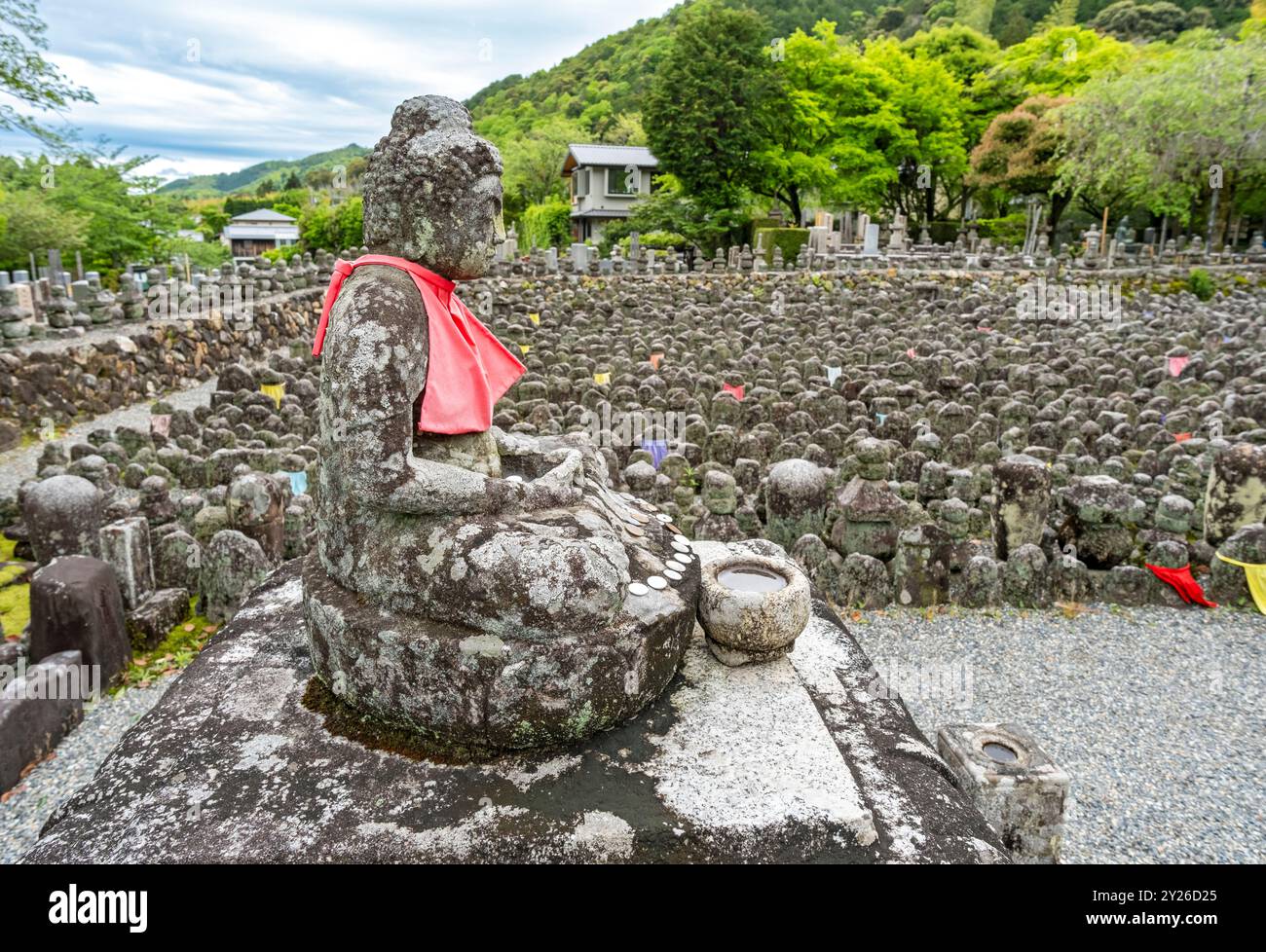 Statua del Buddha centrale al tempio Adashino Nenbutsu-ji, Kyoto, Giappone Foto Stock