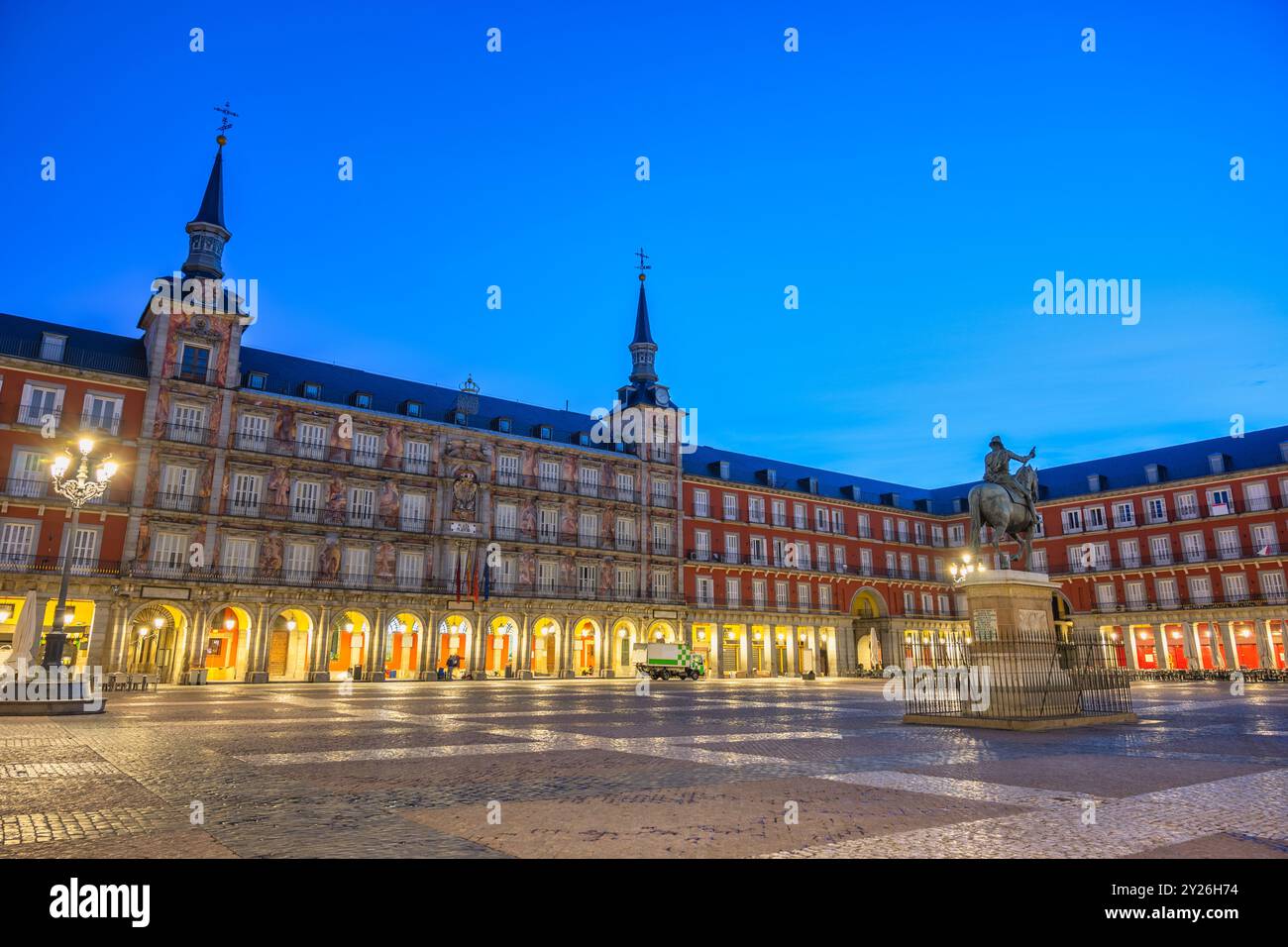 Madrid Spagna, notte dello skyline della città a Plaza Mayor Foto Stock