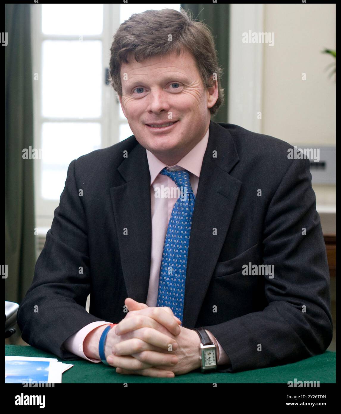 Londra, Regno Unito. 18 gennaio 2010. Immagine © concessa in licenza a Parsons Media. 09/09/2024. Londra, Regno Unito. Lord Benyon - immagini. Downing Street. Lord Benyon è stato nominato Lord Ciambellano da sua Maestà Re Carlo III. Il Lord Ciambellano agisce come una linea di comunicazione tra il Re e la camera dei Lord. File Picture (18 gennaio 2010): Leader del Partito Conservatore David Cameron con Richard Benyon, membro del Parlamento per Newbury, nel suo ufficio a Norman Shaw South, 18 gennaio 2010. Foto di Credit: andrew parsons/Alamy Live News Foto Stock