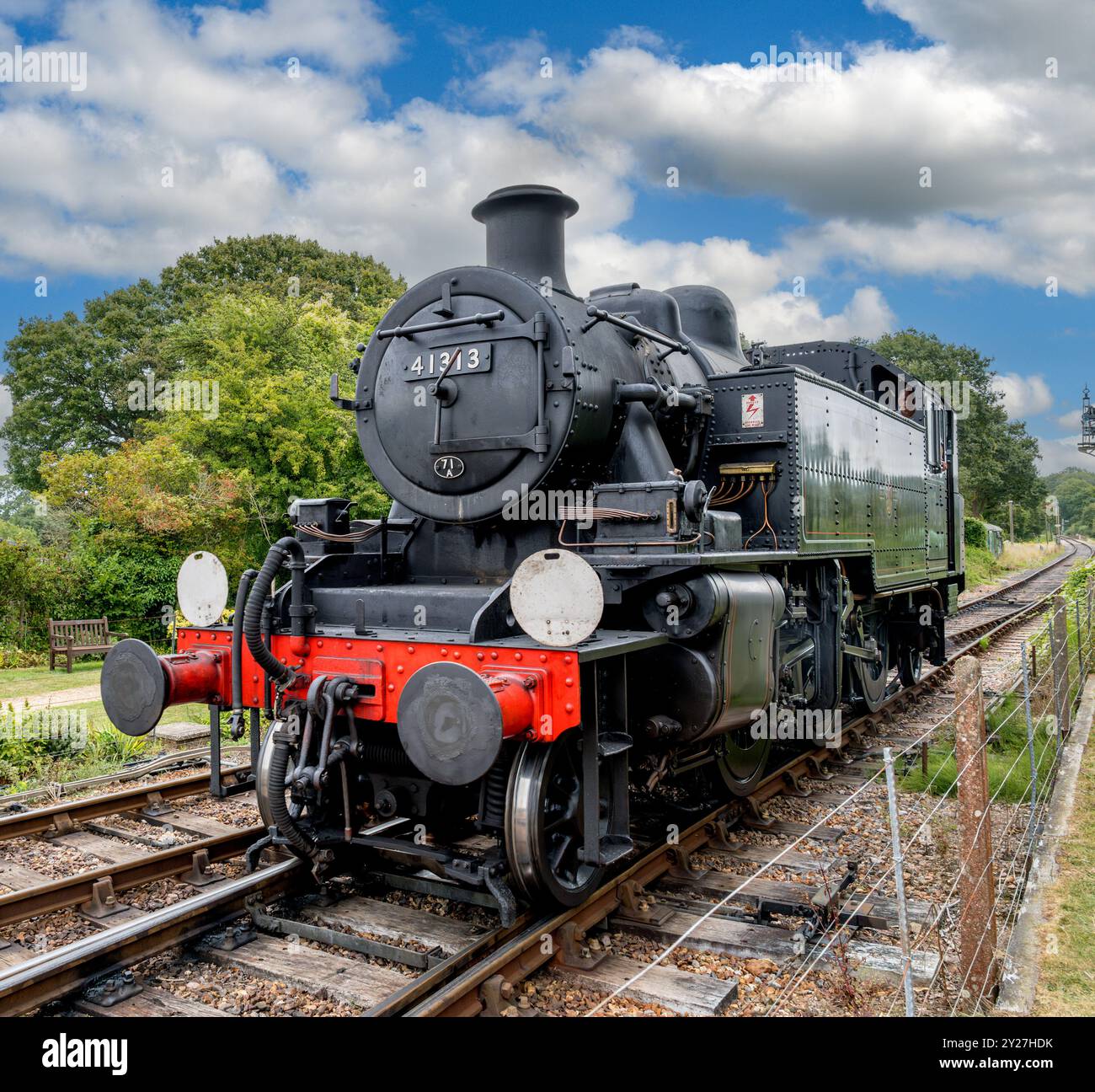 Motore a vapore LMS Classe 2MT 2-6-2T No. 41313, Isle of Wight Steam Railway, Havenstreet, Isle of Wight, Inghilterra, Regno Unito Foto Stock