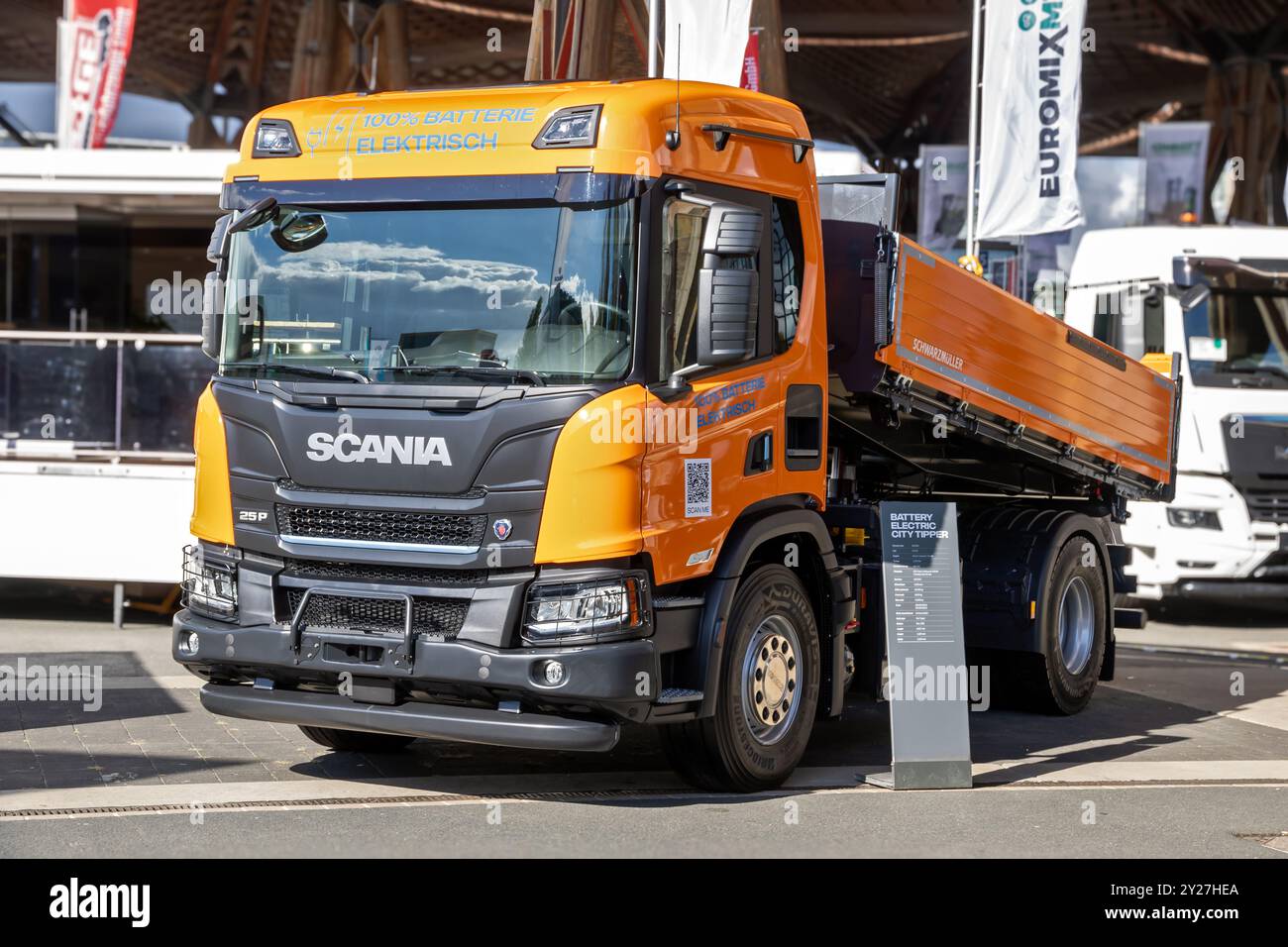 Carrello elettrico a batteria Scania 25 P al Salone Internazionale dell'automobile per veicoli commerciali. Hannover, Germania - 20 settembre 2022 Foto Stock