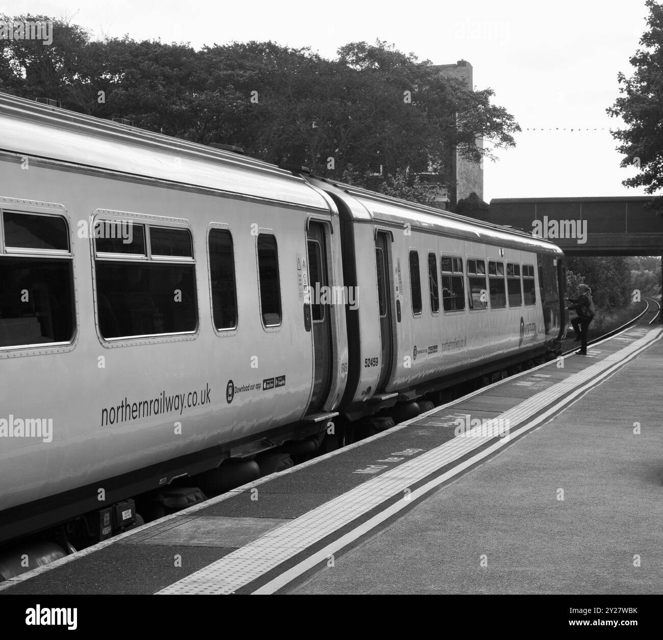 Un treno Northern Rail alla stazione ferroviaria di St Annes, Lytham St Annes, Lancashire, Regno Unito, Europa Foto Stock