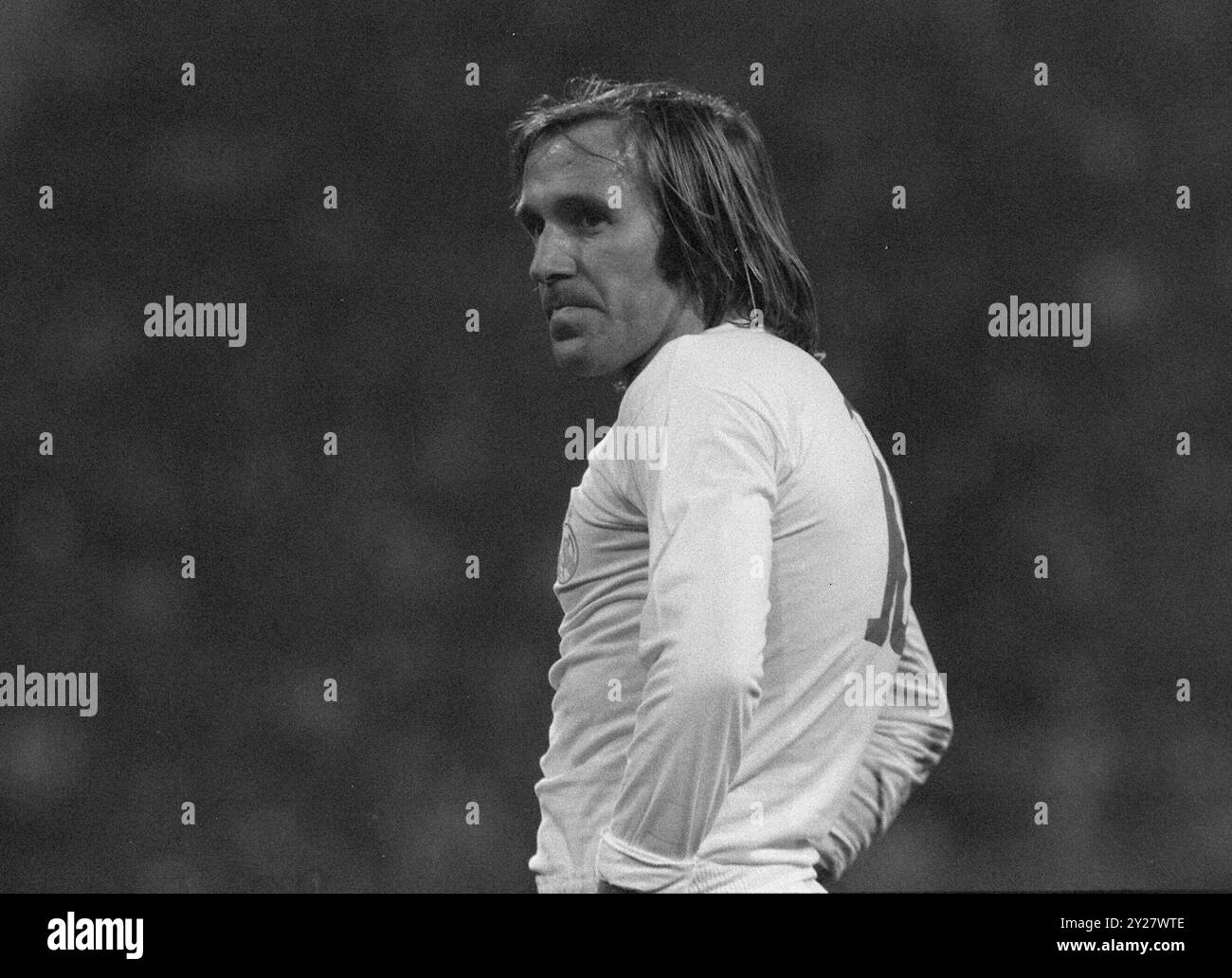 FOTO D'ARCHIVIO: Guenter NETZER avrà 80 anni il 14 settembre 2024. Guenter Theodor Netzer (* Borussia Mönchengladbach, 14 settembre 1944) è un ex calciatore tedesco, di ruolo difensore, principalmente del Borussia Mönchengladbach e del Real Madrid. Con la nazionale tedesca di calcio è diventato campione europeo nel 1972 e campione del mondo nelle finali nel suo paese nel 1974. Oggi è un imprenditore mediatico, fino a quando dopo la Coppa del mondo 2010 ha lavorato per 13 anni come esperto insieme al presentatore sportivo Gerhard Delling per ARD. Foto d'archivio: Guenter NETZER, football, Real Madri Foto Stock