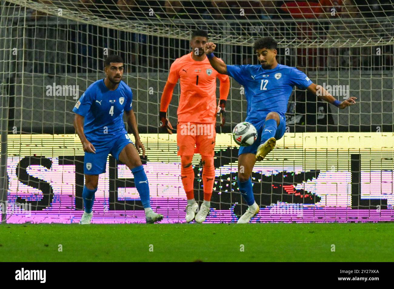 Roy Revivo (Israele) salva la palla durante la partita di UEFA Nations League tra Italia e Israele del 9 settembre 2024 allo stadio Bozsik Arena di Budapest, Ungheria Foto Stock