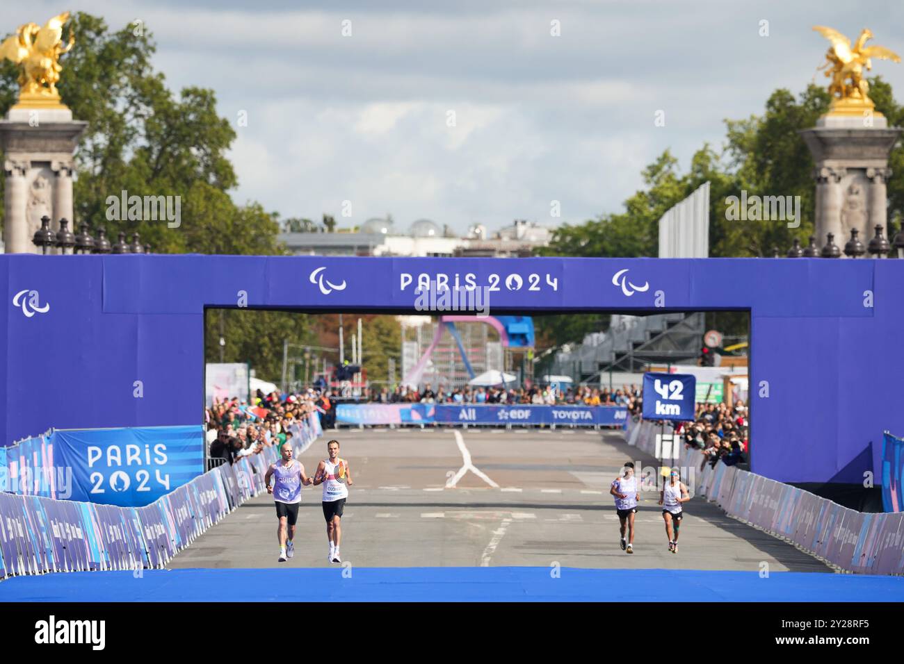 La Courneuve, Francia. 8 settembre 2024. Vista generale Maratona : Maratona maschile T12 durante i Giochi Paralimpici di Parigi 2024 a la Courneuve a la Courneuve, Francia . Crediti: AFLO SPORT/Alamy Live News Foto Stock