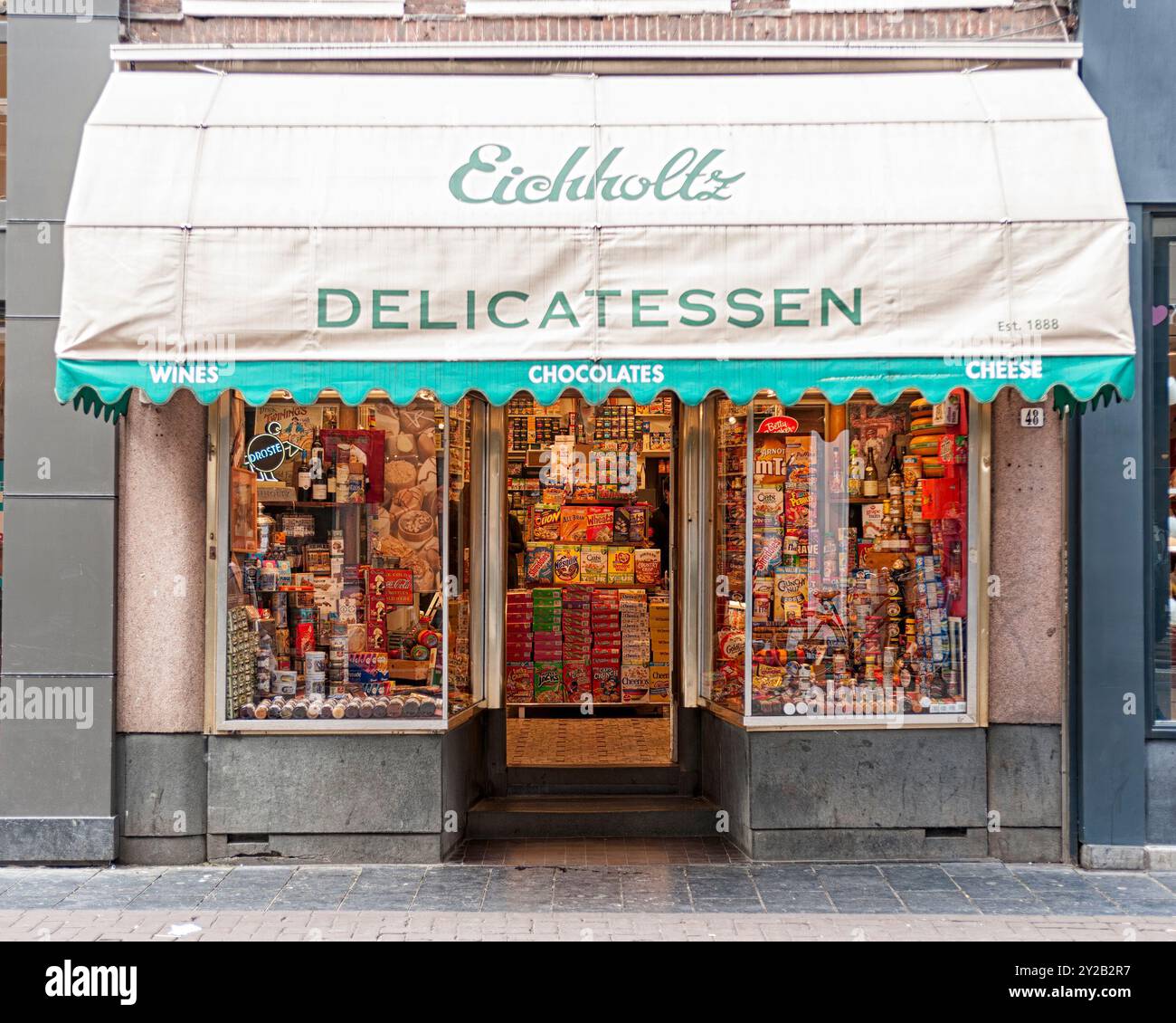 AMSTERDAM, PAESI BASSI - 7 MAGGIO 2012: Vista esterna del negozio di gastronomia in via Leidsestraat Foto Stock