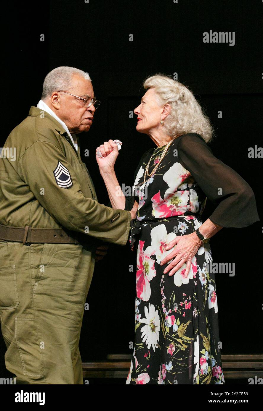 James Earl Jones (Benedick), Vanessa Redgrave (Beatrice) in MUCH ADO ABOUT NOTHING di Shakespeare all'Old Vic Theatre, Londra SE1 19/09/2013 design: Ultz lighting: Mimi Jordan Sherin regista: Mark Rylance Foto Stock