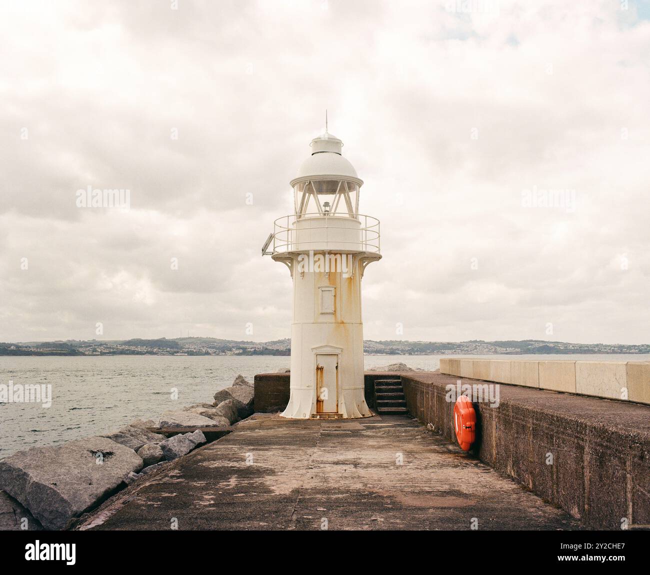 Brixham Breakwater Lighthouse, Brixham, Devon, Inghilterra, Regno Unito. Foto Stock