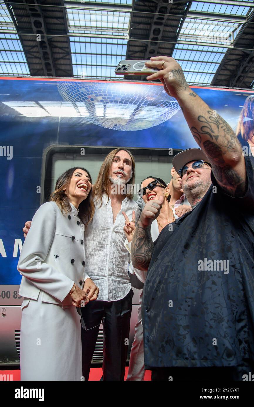 Milano, Milano. 10 settembre 2024. Giorgia, Manuel Agnelli, Paola Iezzi, Achielle Lauro e Jake la Furia alla presentazione nuova livrea Frecciarossa X Factor 2024 presso la stazione centrale - Milano - Giovedì 05 settembre 2024 (foto Claudio Furlan/Lapresse) Giorgia, Manuel Agnelli, Paola Iezzi, Achielle Lauro e Jake la Furia alla presentazione della nuova livrea Frecciarossa X Factor 2024 presso la stazione centrale di Milano / Lapamsse - giovedì 05 settembre 2024 Foto Stock
