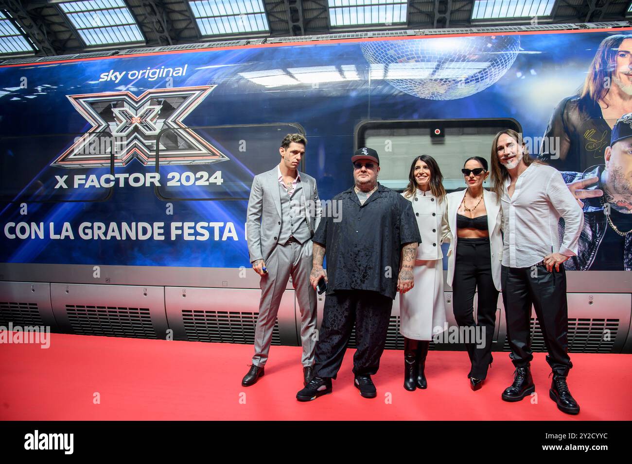 Milano, Milano. 10 settembre 2024. Achille Lauro, Jake la Furia, Giorgia, Paola Iezzi e Manuel Agnelli alla presentazione nuova livrea Frecciarossa X Factor 2024 presso la stazione centrale - Milano - Giovedì 05 settembre 2024 (foto Claudio Furlan/Lapresse) Achille Lauro, Jake la Furia, Giorgia, Paola Iezzi e Manuel Agnelli alla presentazione della nuova livrea Frecciarossa X Factor 2024 presso la stazione centrale di Milano - Lapamsse 2024 Foto Stock