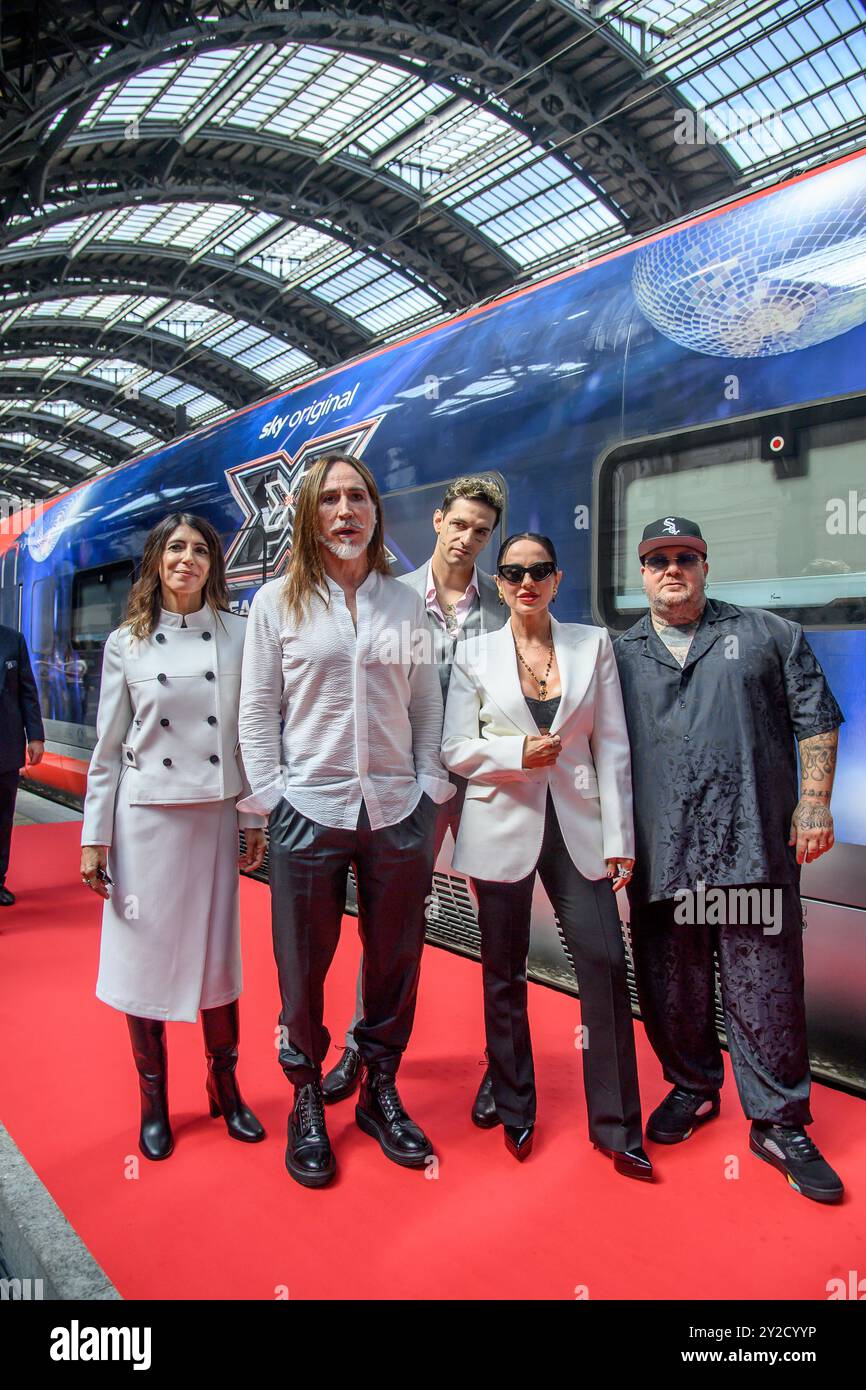 Milano, Milano. 10 settembre 2024. Giorgia, Manuel Agnelli, Paola Iezzi, Achille Lauro e Jake la Furia alla presentazione nuova livrea Frecciarossa X Factor 2024 presso la stazione centrale - Milano - Giovedì 05 settembre 2024 (foto Claudio Furlan/Lapresse) Giorgia, Manuel Agnelli, Paola Iezzi, Achille Lauro e Jake la Furia alla presentazione della nuova livrea Frecciarossa X Factor 2024 presso la stazione centrale di Milano, sabato 2024 settembre 2015 - Lapamsse Foto Stock