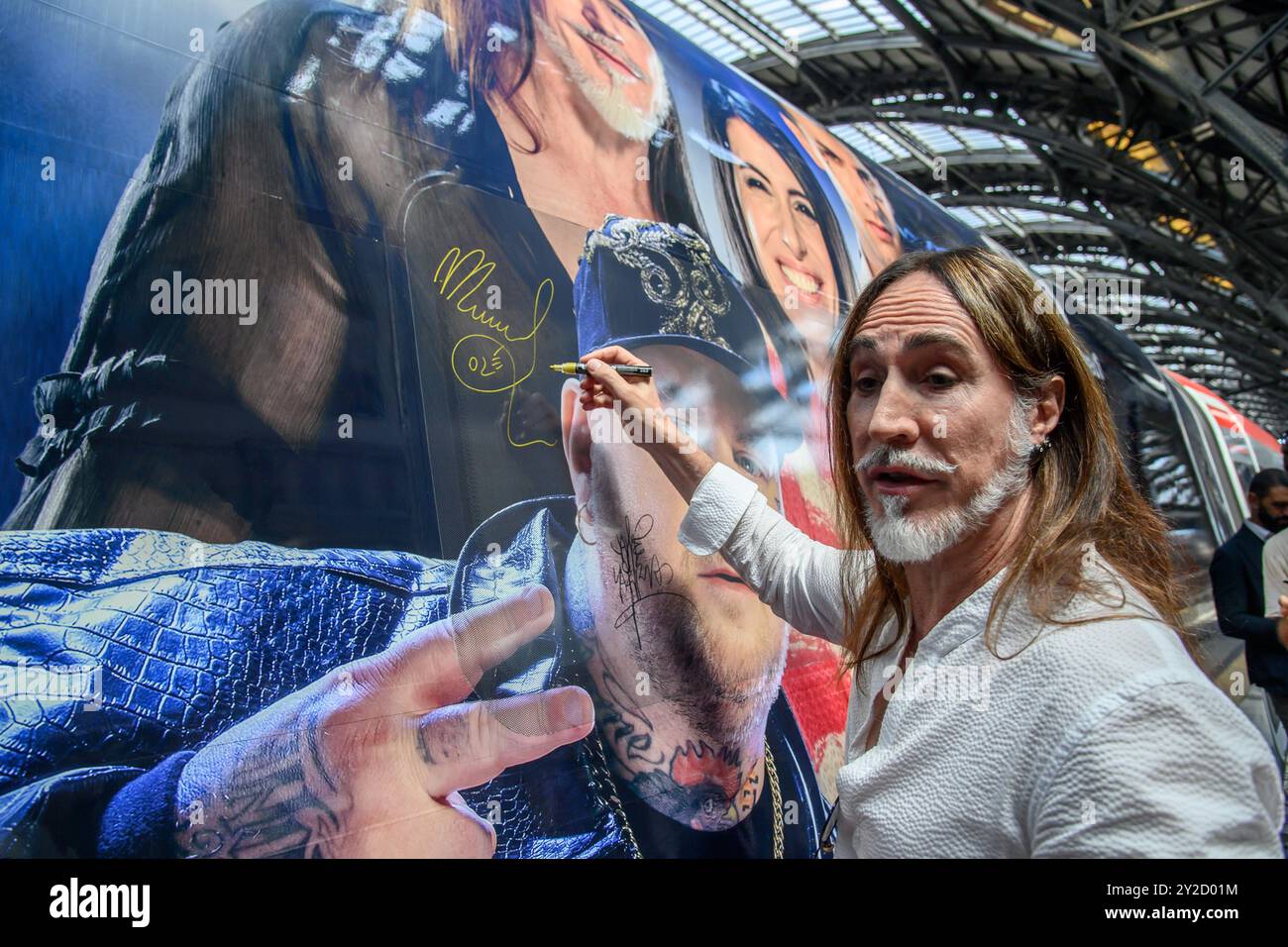 Milano, Milano. 10 settembre 2024. Manuel Agnelli alla presentazione nuova livrea Frecciarossa X Factor 2024 presso la stazione centrale - Milano - Giovedì 05 settembre 2024 (foto Claudio Furlan/Lapresse) Manuel Agnelli alla presentazione della nuova livrea Frecciarossa X Factor 2024 presso la stazione centrale - Milano - giovedì 05 settembre 2024 (foto Claudio Furlan/Lapresse) crediti: LaPresse/Alamy Live News Foto Stock