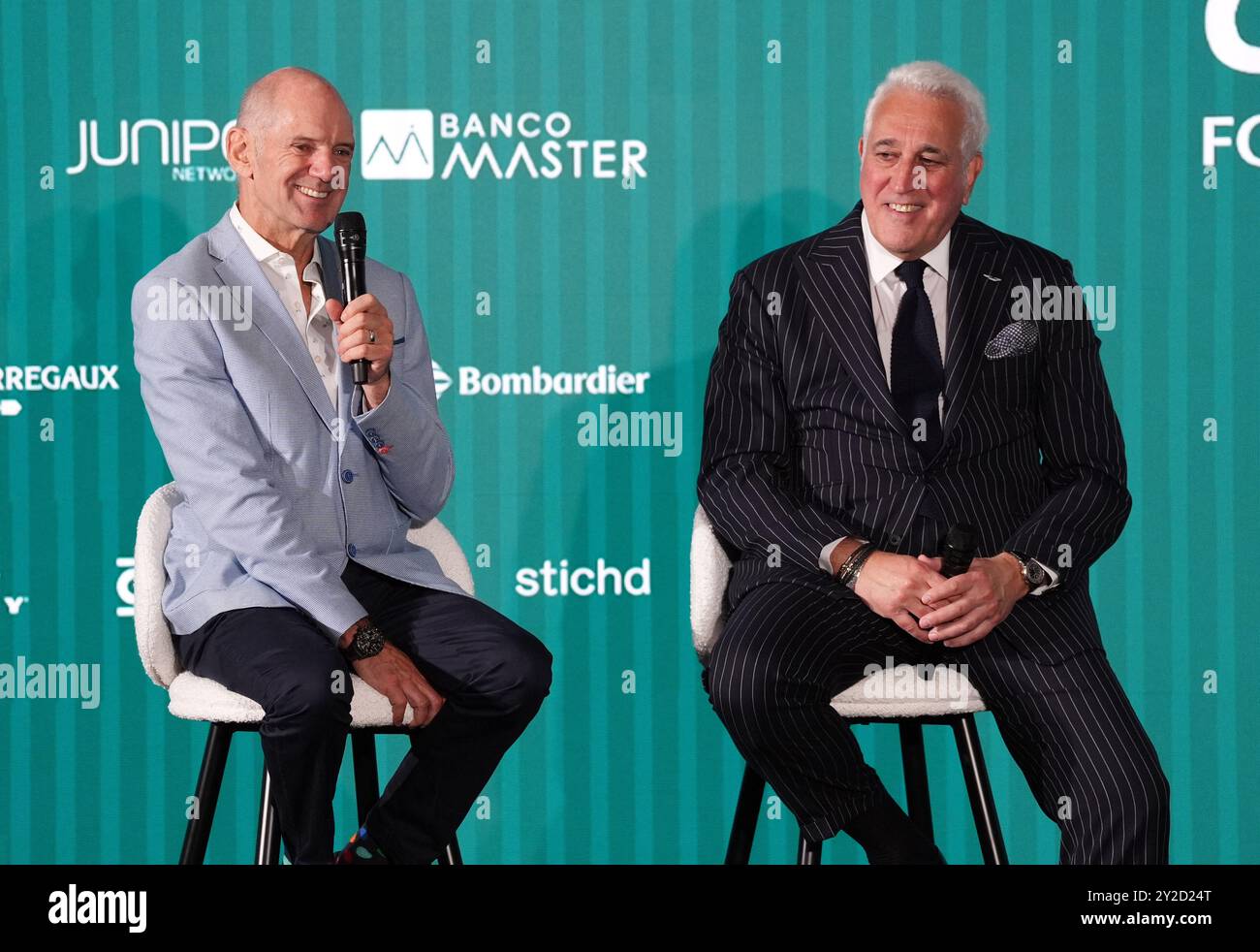 Lawrence Stroll, Executive Chairman, Aston Martin Aramco Formula One Team (a destra) con Adrian Newey, nuovo partner tecnico di Aston Martin Aramco Formula One Team, in vista di una conferenza stampa presso l'AMF1 Team Technology Campus di Silverstone, Northamptonshire. Adrian Newey ha detto che il suo obiettivo è trasformare Aston Martin in campioni del mondo di Formula 1 dopo essere stato presentato al quartier generale del team britannico di Silverstone. Data foto: Martedì 10 settembre 2024. Foto Stock