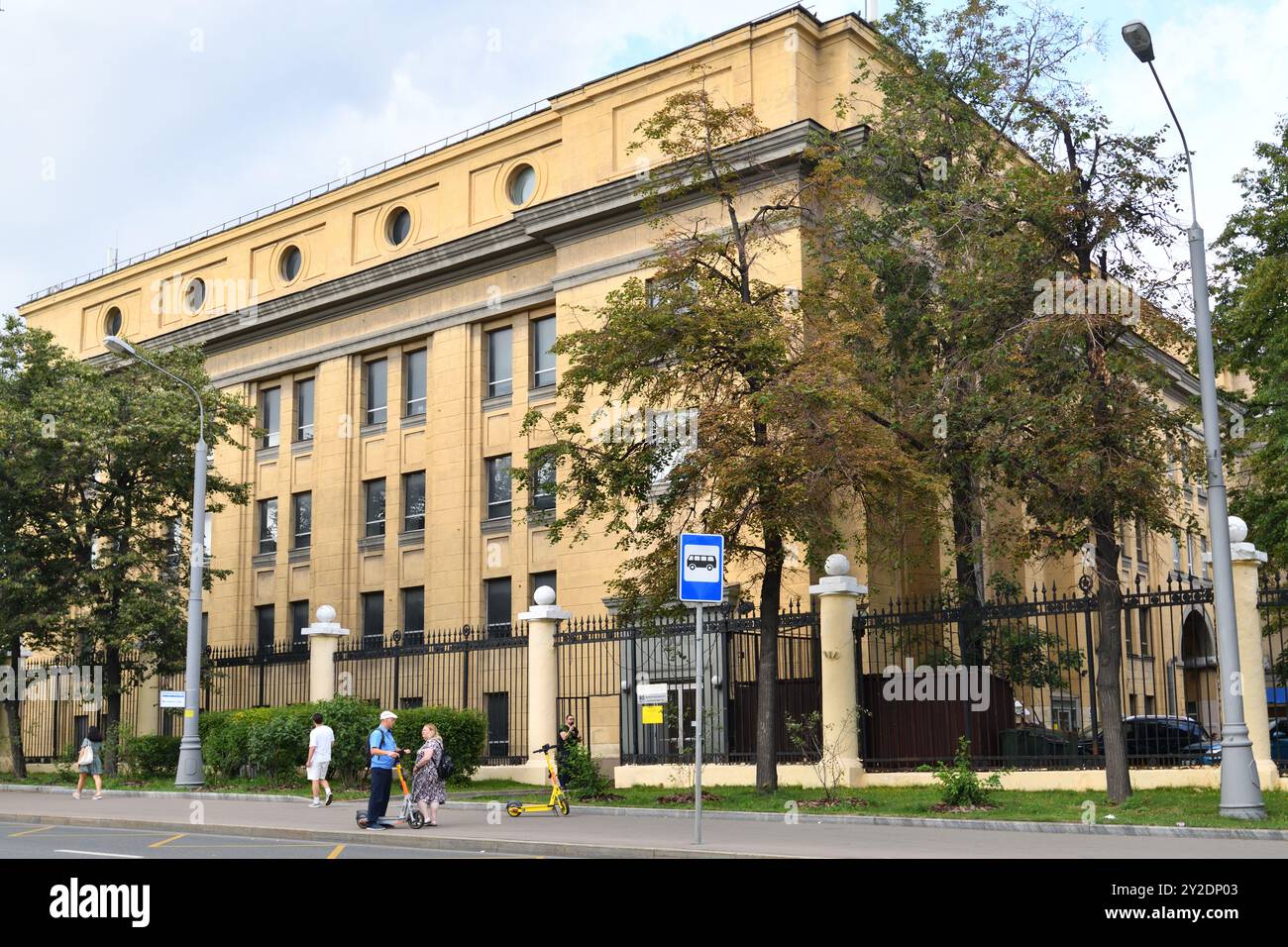 Mosca, Russia - 3 agosto. 2024.paesaggio urbano con edifici di architettura stalinista dell'URSS su Leningradsky Prospekt Foto Stock