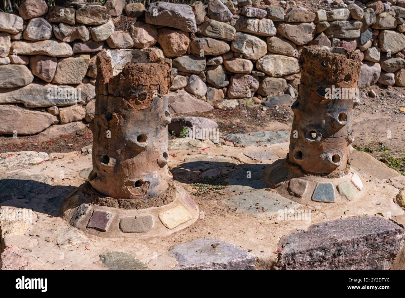 wayra andina indigena o bruciatori di incenso nel Jardin Botánico de altura vicino Tilcara, Argentina. Foto Stock