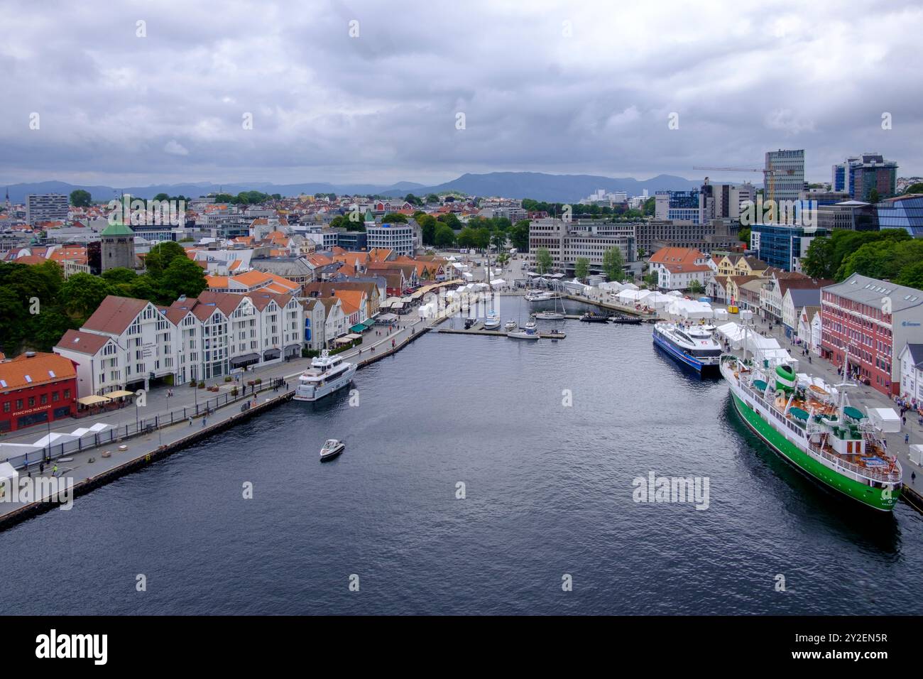 Stavanger è un comune norvegese. È la terza città più grande e la terza area metropolitana più grande della Norvegia e il centesimo amministrativo Foto Stock