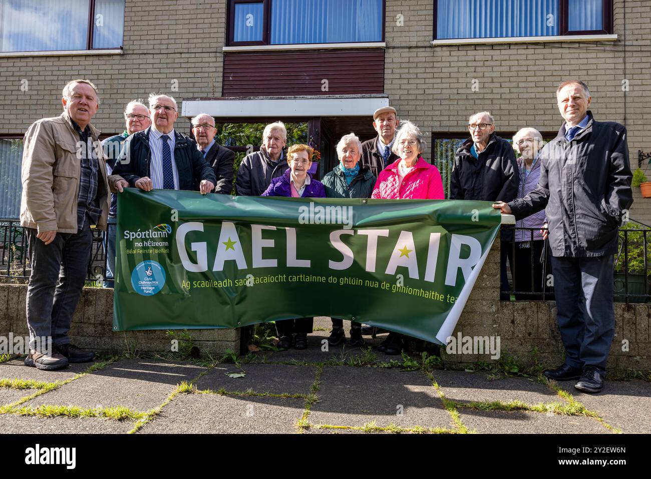 Belfast, Irlanda del Nord. 10 settembre 2024. 10/09/2024 Belfast Pioneers of Irish Language Revival lancia GaelStair Project per decenni Gaeilgeoirí hanno raccolto minuziosamente documenti e manufatti che registrano il revival della lingua irlandese a Belfast. Finanziato dal National Lottery Heritage Fund, il progetto GaelStair intende organizzare, espandere e catalogare questo archivio, che registrerà gli alti e i bassi del revival contemporaneo irlandese a Belfast. Crediti: Bonzo/Alamy Live News Foto Stock