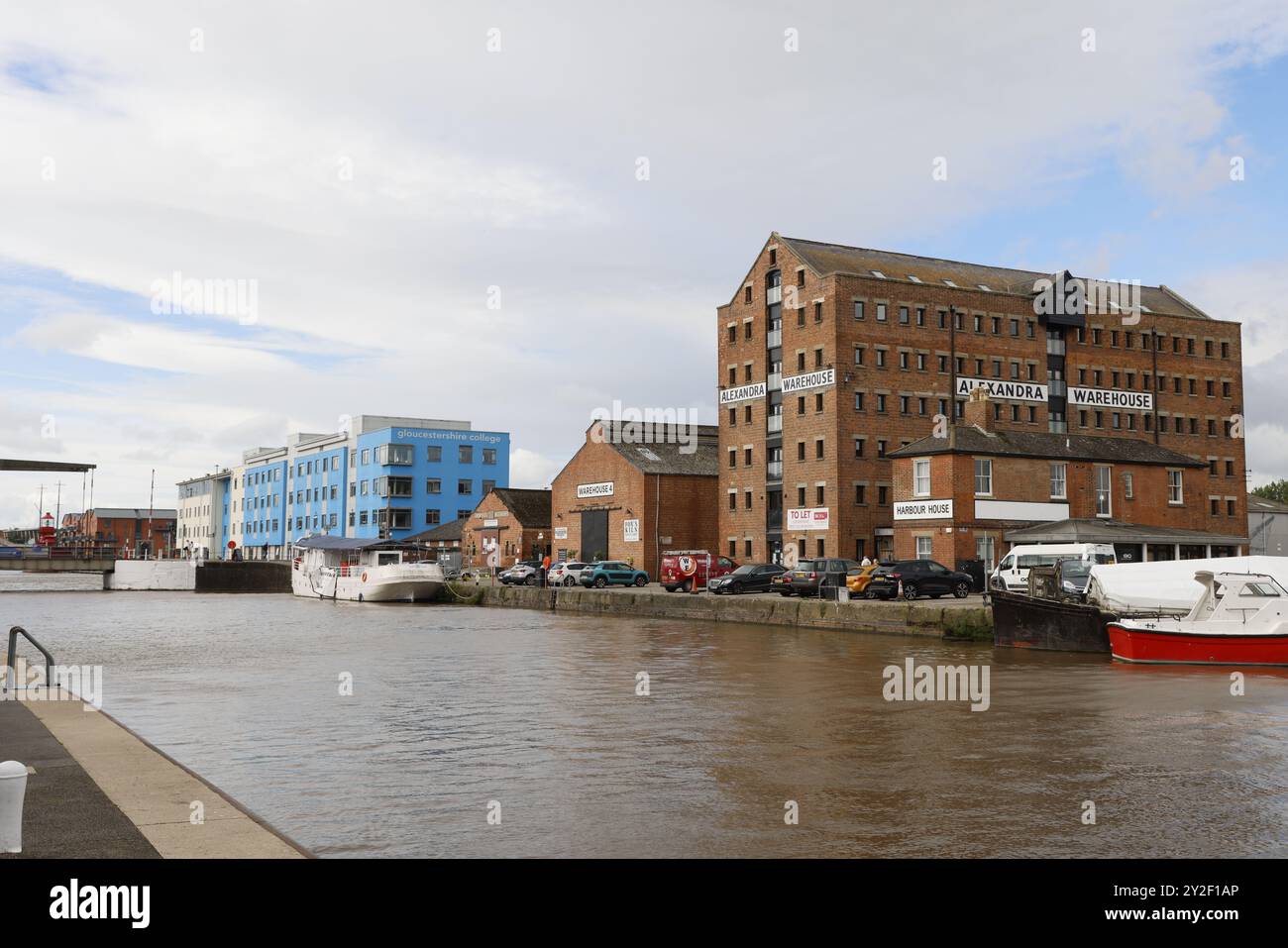 Gloucester Docks, rigenerazione di bacini storici, case, uffici, negozi, food and drink, Gloucestershire, Inghilterra, Regno Unito - 10 settembre 2024 immagine di A. Foto Stock