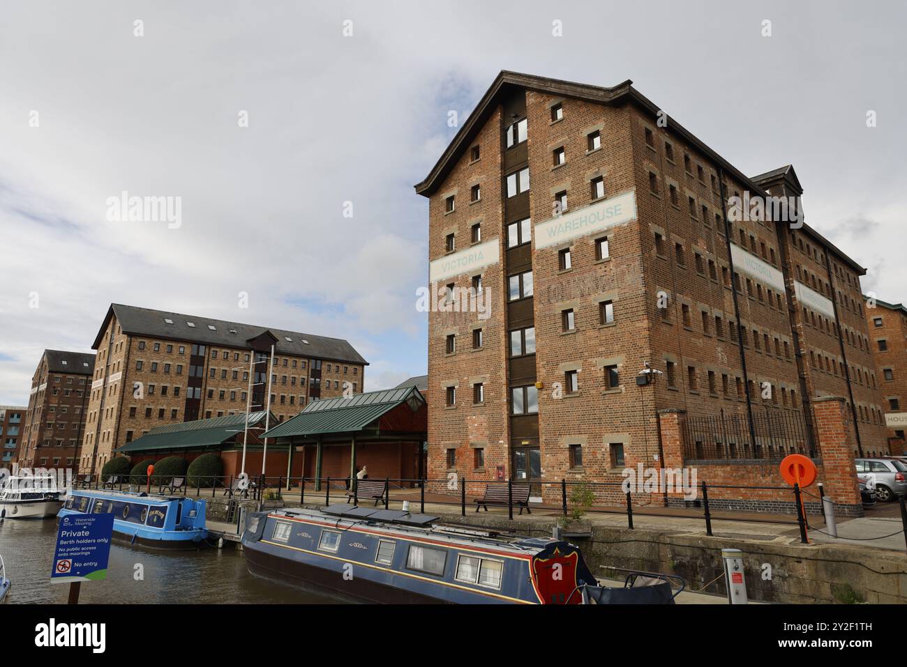 Gloucester Docks, rigenerazione di bacini storici, case, uffici, negozi, food and drink, Gloucestershire, Inghilterra, Regno Unito - 10 settembre 2024 immagine di A. Foto Stock