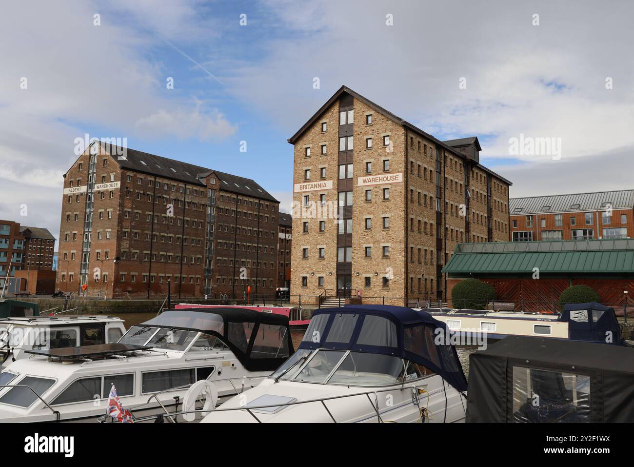 Gloucester Docks, rigenerazione di bacini storici, case, uffici, negozi, food and drink, Gloucestershire, Inghilterra, Regno Unito - 10 settembre 2024 immagine di A. Foto Stock