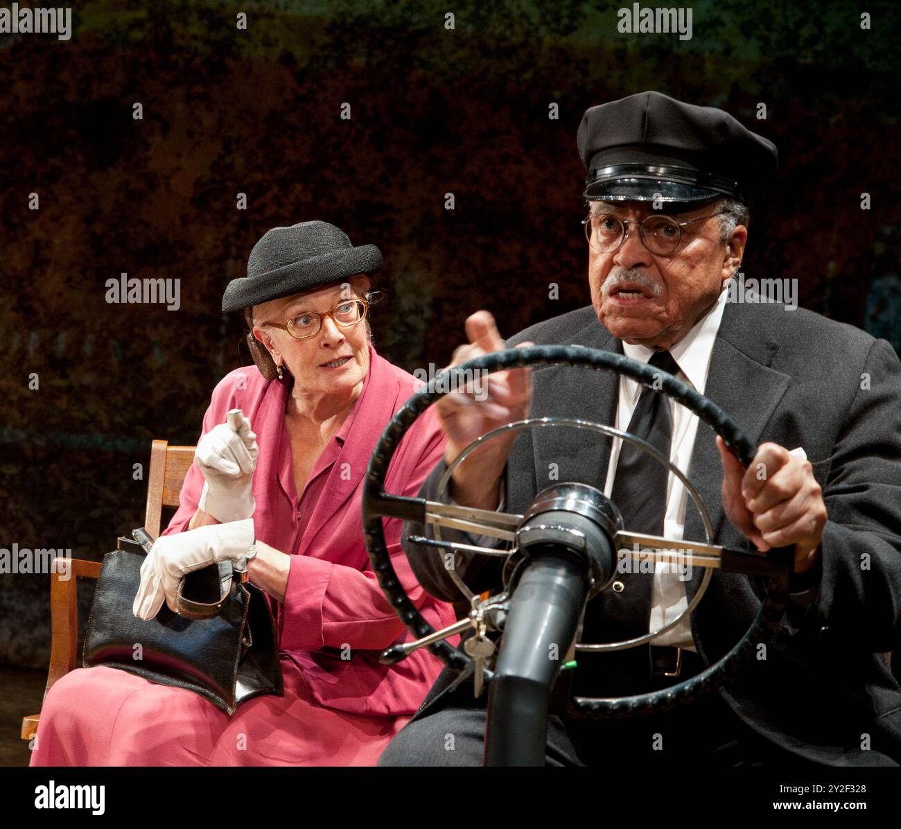 Vanessa Redgrave (Daisy Werthan), James Earl Jones (Hoke Coleburn) in GUIDA MANCA DAISY di Alfred Uhry al Wyndham's Theatre, Londra WC2 05/10/2011 Set design: John Lea Beatty Costumi: Jane Greenwood illuminazione: Peter Kaczorowski regista: David Esbjornson Foto Stock