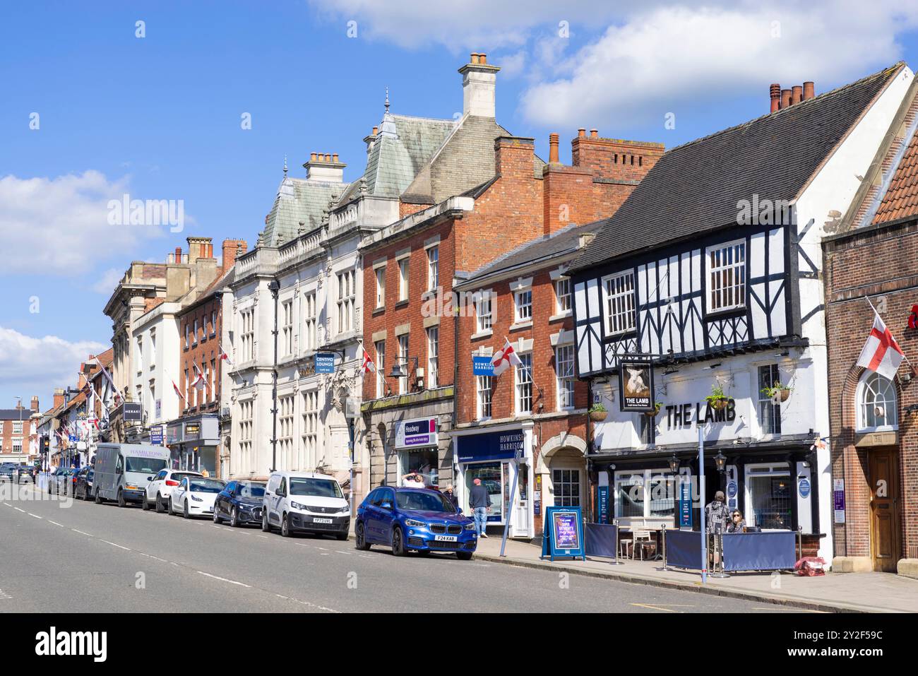 Ashby de la zouch Market Street - strada principale nel centro di Ashby de la Zouch, una piccola città mercato nel nord-ovest del Leicestershire Inghilterra Regno Unito Europa Foto Stock