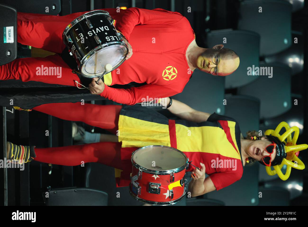 Bologna, Italia. 10 settembre 2024. Tifosi e tifosi belgi ritratti durante una partita tra olandese van de Zandschulp e belga Collignon, la prima partita del gruppo A nella fase a gironi delle finali di Coppa Davis tra Paesi Bassi e Belgio, martedì 10 settembre 2024, all'Unipol Arena, a Bologna, Italia. BELGA PHOTO BENOIT DOPPAGNE credito: Belga News Agency/Alamy Live News Foto Stock