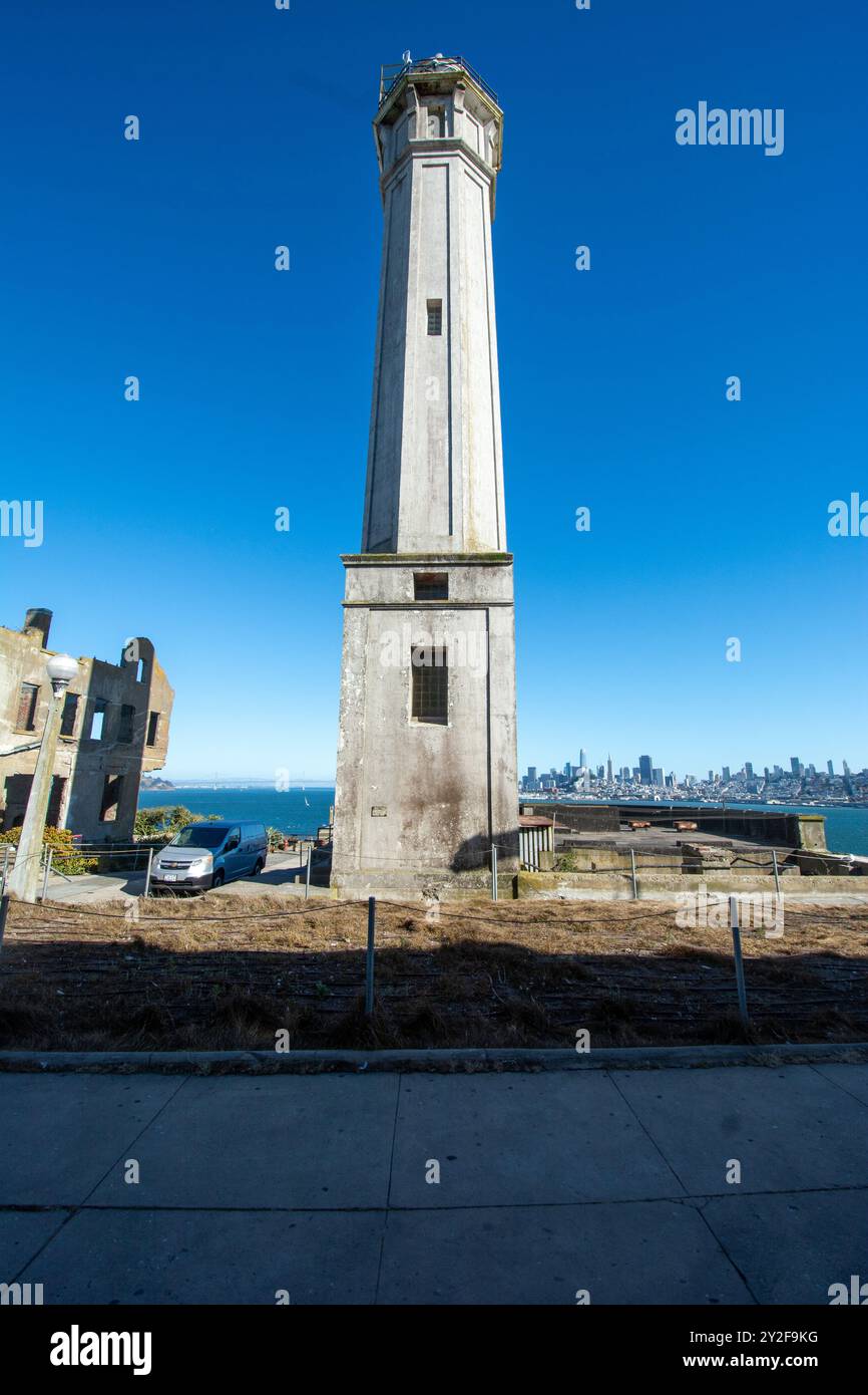 Alcatraz, un'ex prigione di massima sicurezza situata sull'isola di Alcatraz nella baia di San Francisco, è conosciuta per il suo passato famoso e la sua splendida posizione. IT Foto Stock