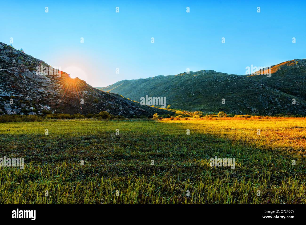 Bellissima alba in montagna Foto Stock