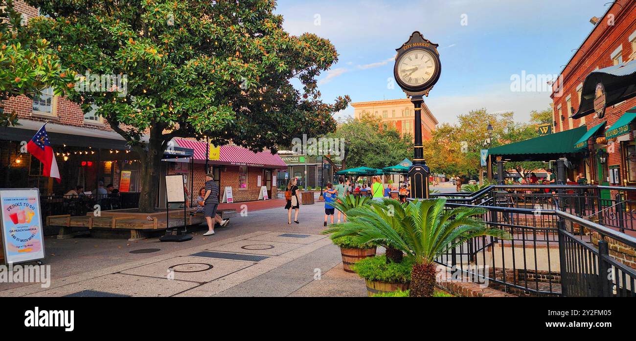 Il pittoresco e famoso e popolare quartiere dello shopping nel centro storico di Savannah, Georgia. Creato il 28 agosto 2024 Foto Stock