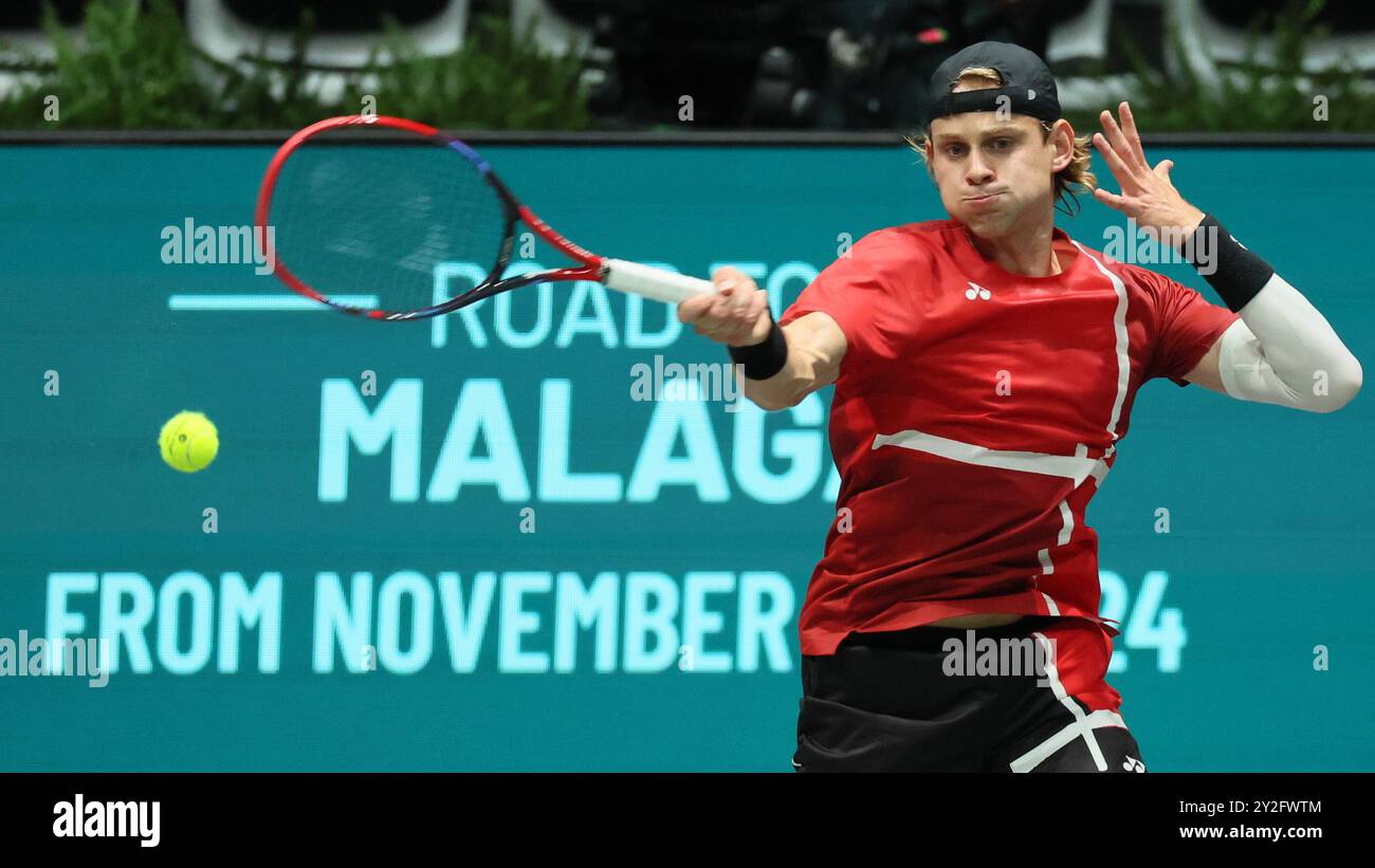 Bologna, Italia. 10 settembre 2024. Il belga Zizou Bergs raffigurato in azione durante una partita tra olandese Griekspoor e belga Bergs, la seconda partita del gruppo A nella fase A gironi delle finali di Coppa Davis tra Paesi Bassi e Belgio, martedì 10 settembre 2024, all'Unipol Arena, a Bologna, Italia. BELGA PHOTO BENOIT DOPPAGNE credito: Belga News Agency/Alamy Live News Foto Stock