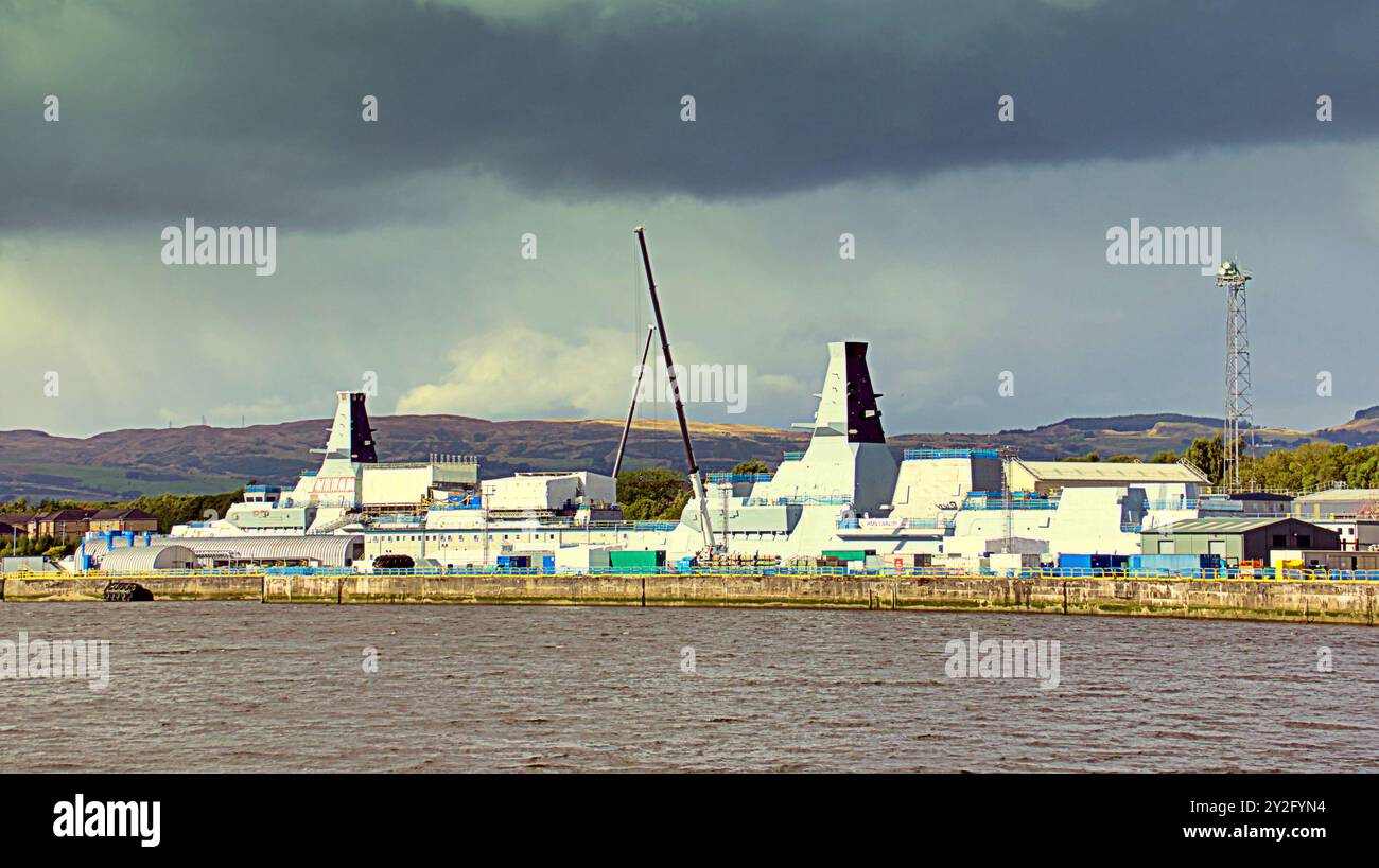 Glasgow, Scozia, Regno Unito. 10 settembre 2024. La HMS Cardiff e la nave gemella HMS Glasgow sono insieme per la prima volta, poiché sono finite al cantiere BAE systemds scotstoun in città. Questa è sia la hms glasgow che la hms cardiff. Credit Gerard Ferry/Alamy Live Foto Stock