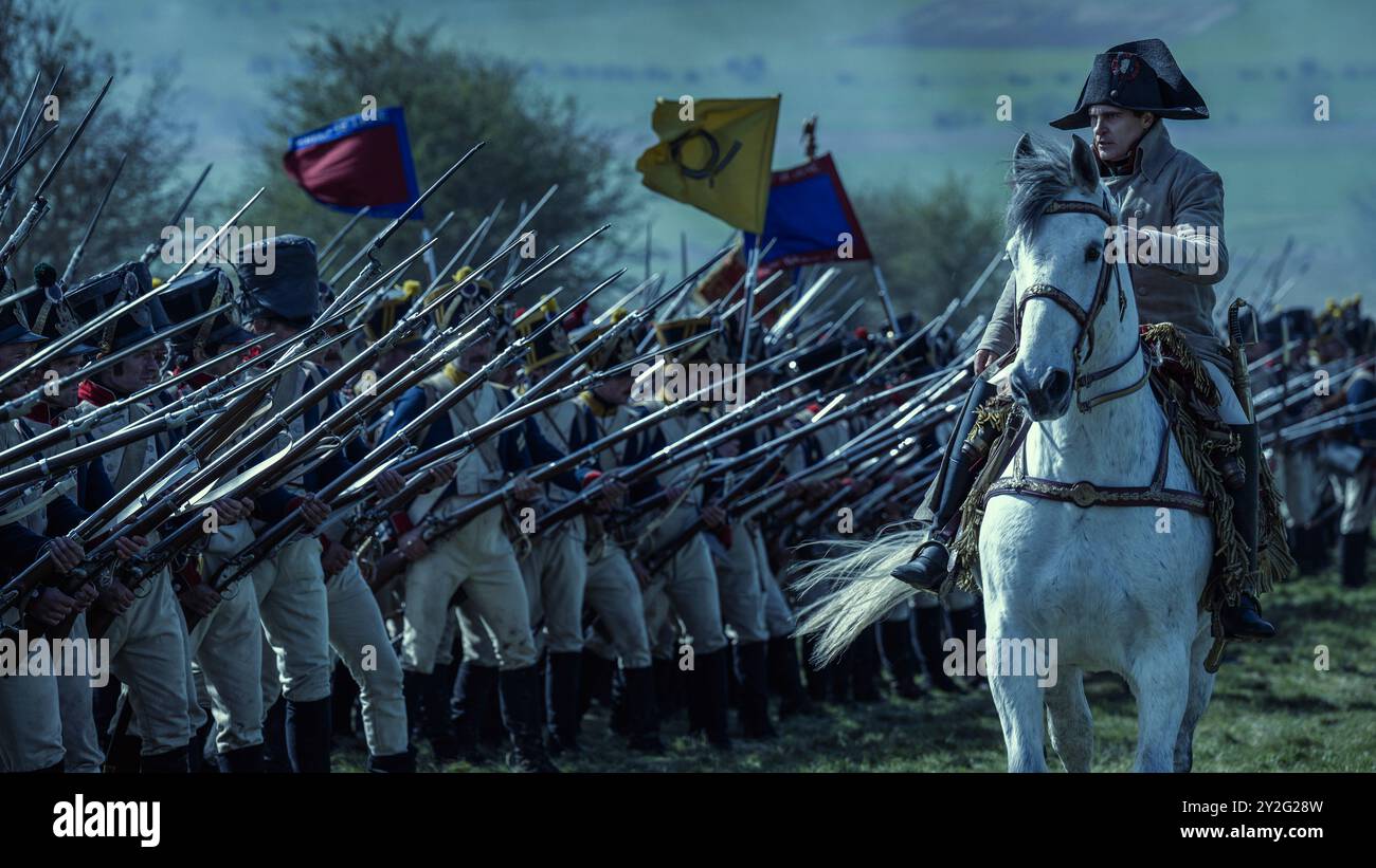 Napoleon (2023) diretto da Ridley Scott e interpretato da Joaquin Phoenix, Vanessa Kirby e Tahar Rahim. Epico biopic che illustra l'ascesa e la caduta dell'imperatore francese Napoleone Bonaparte e la sua relazione instabile con sua moglie Giuseppina. Fotografia pubblicitaria ***SOLO PER USO EDITORIALE***. Crediti: BFA / Kevin Baker / Columbia Pictures Foto Stock