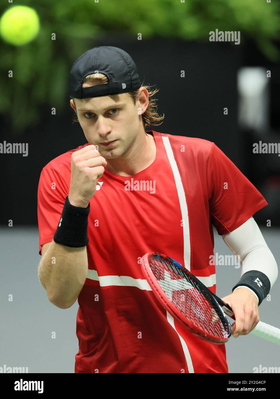 Bologna, Italia. 10 settembre 2024. Il belga Zizou Bergs reagisce ad una partita tra l'olandese Griekspoor e il belga Bergs, la seconda partita del gruppo A nella fase A gironi delle finali di Coppa Davis tra Paesi Bassi e Belgio, martedì 10 settembre 2024, presso l'Unipol Arena, a Bologna. BELGA PHOTO BENOIT DOPPAGNE credito: Belga News Agency/Alamy Live News Foto Stock